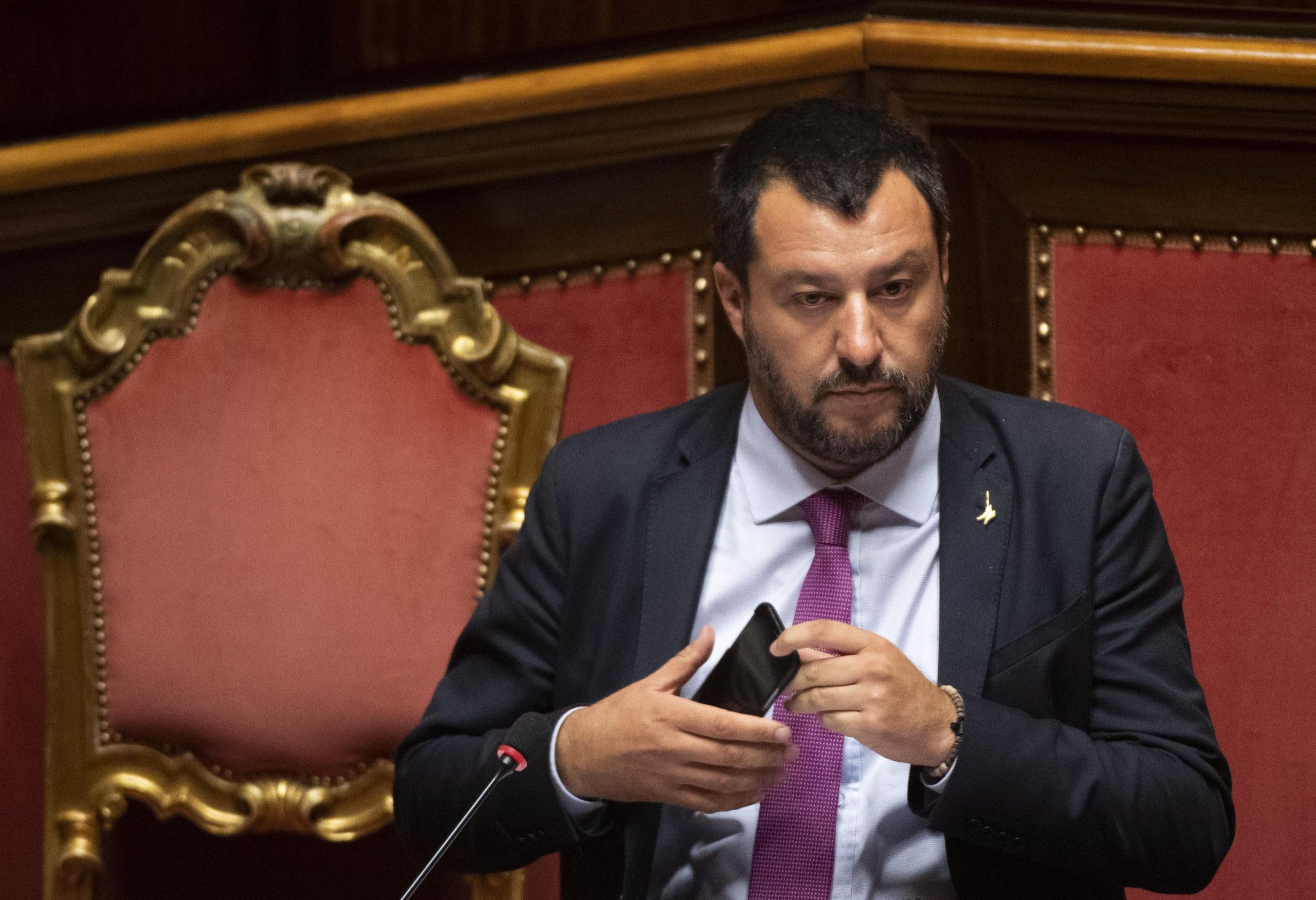Ministro italiano impede desembarque de 140 imigrantes