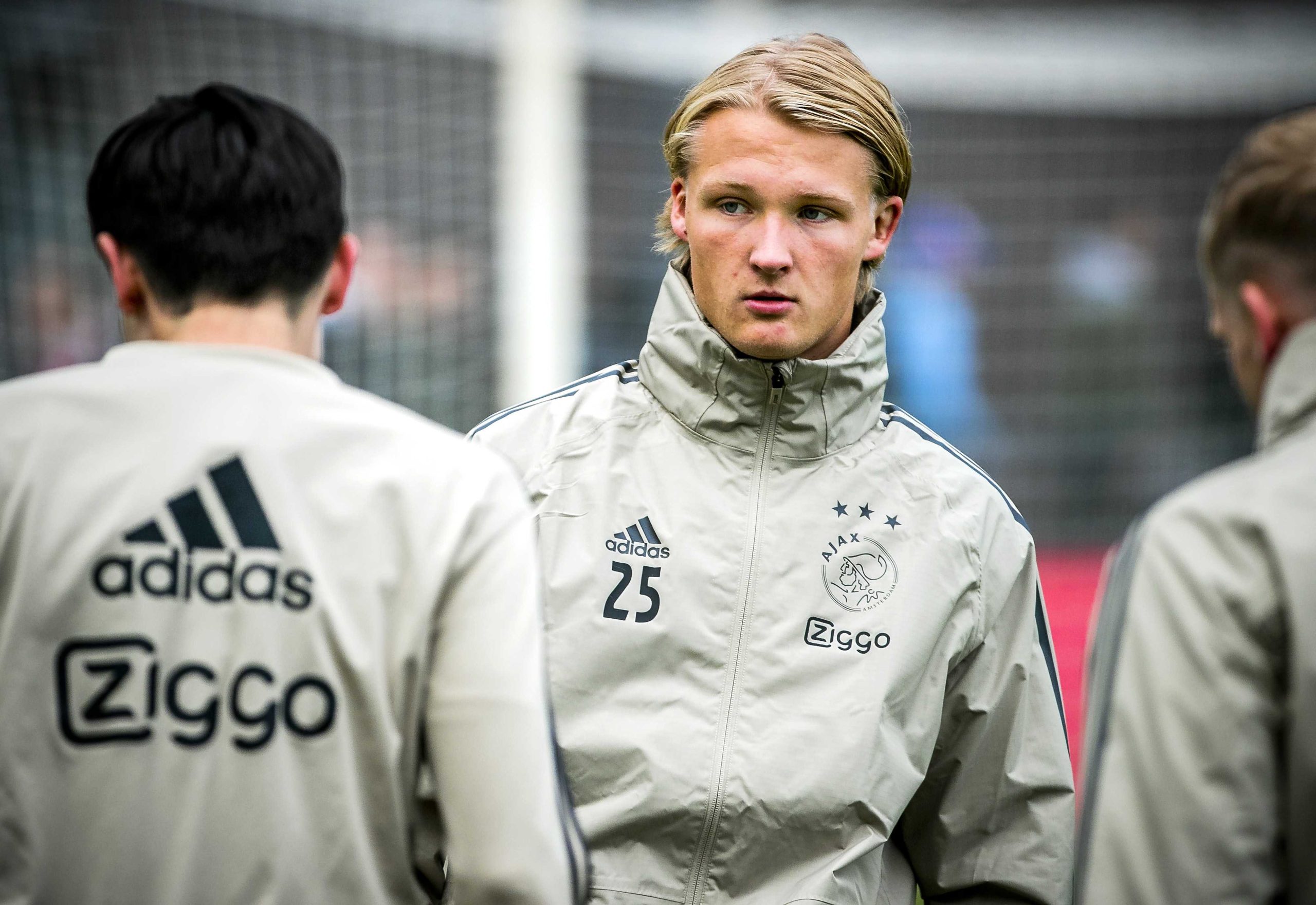 Liga dos Campeões. Dinamarquês Kasper Dolberg recupera e viaja com Ajax para Lisboa