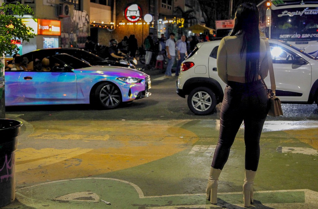 Medellín, destino dos “Passport Bros” à procura de sexo e mulheres “dóceis”