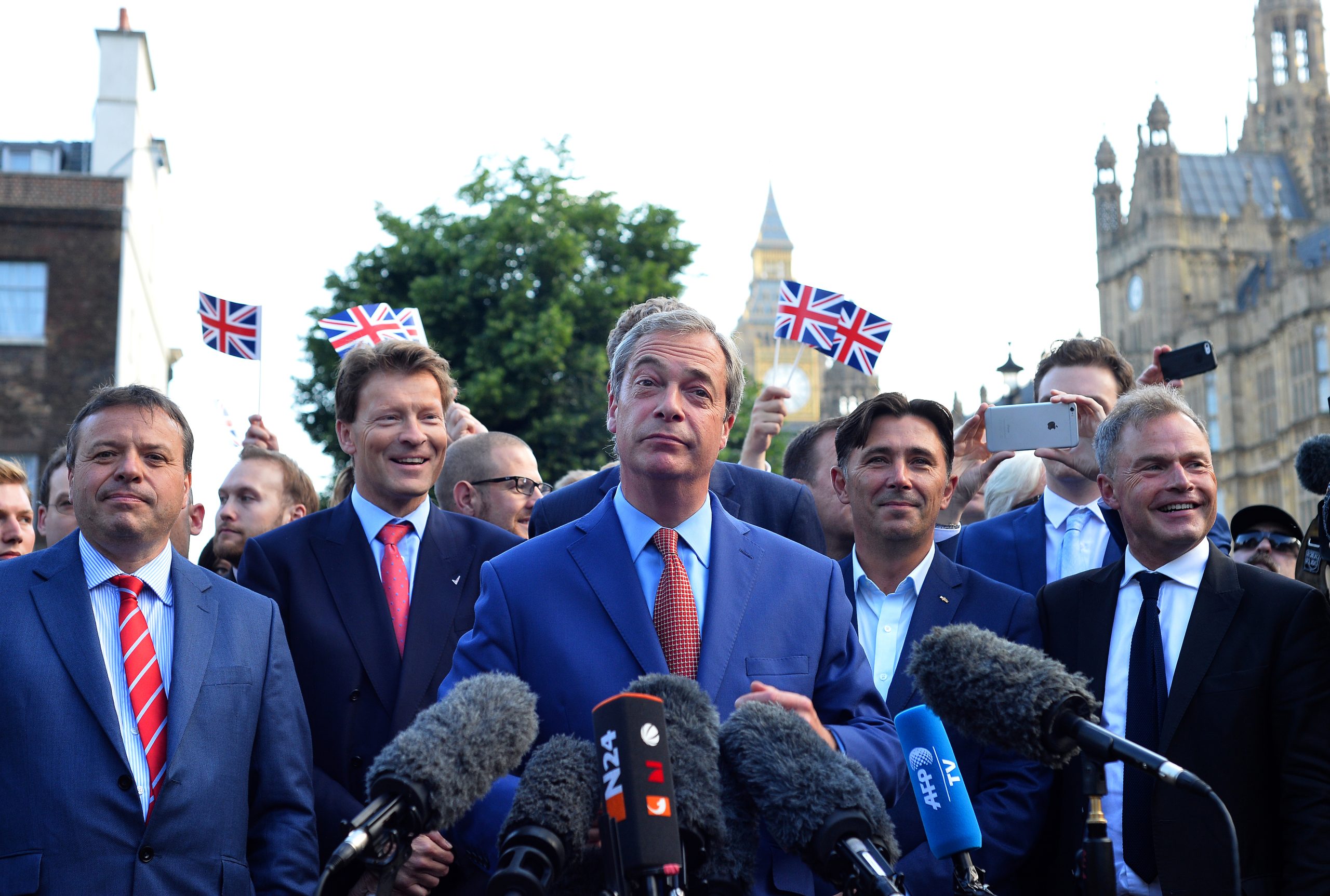 Nigel Farage é “pessoa de interesse” para o FBI na investigação sobre ligações entre Trump e Putin