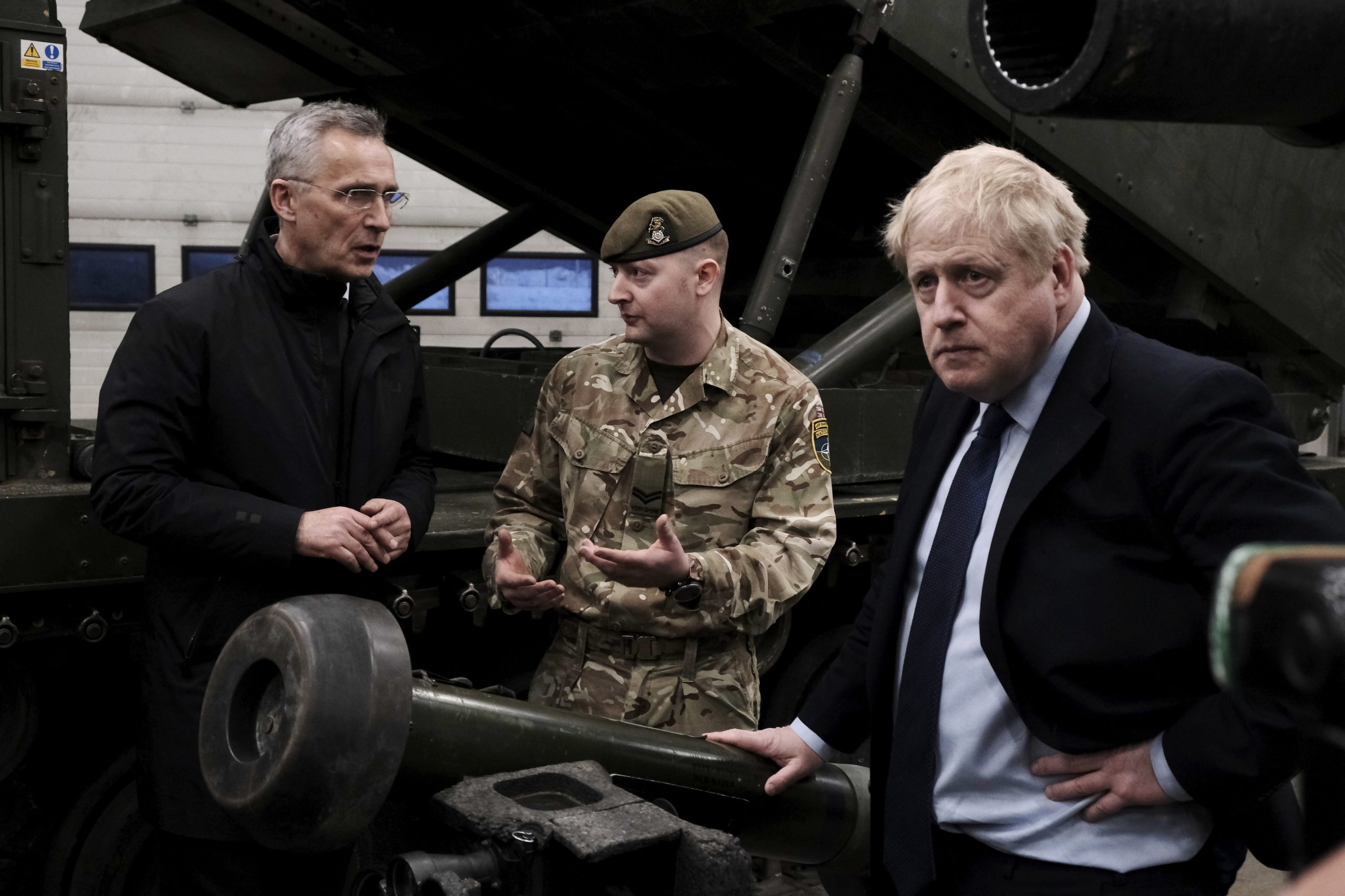 Ucrânia: Boris Johnson acusa Putin de ameaçar “segurança de toda a Europa”