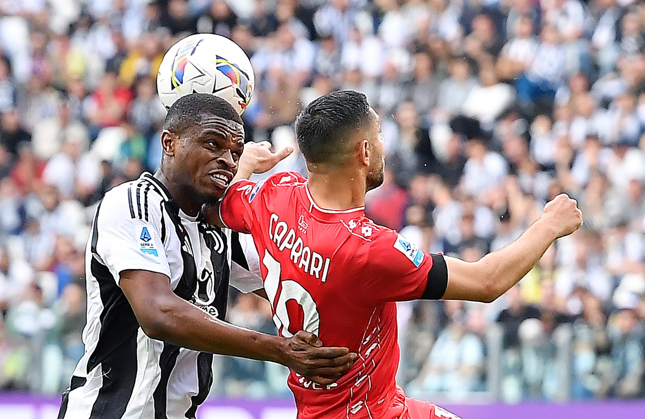 Defesa francês Kalulu assina pela Juventus até 2029