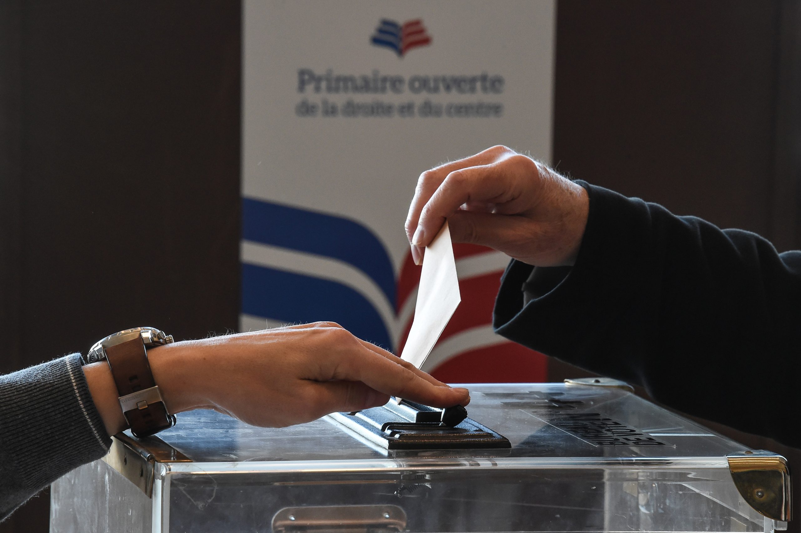 Fillon e Juppé mais perto do Eliseu. Sarkozy já admitiu a derrota