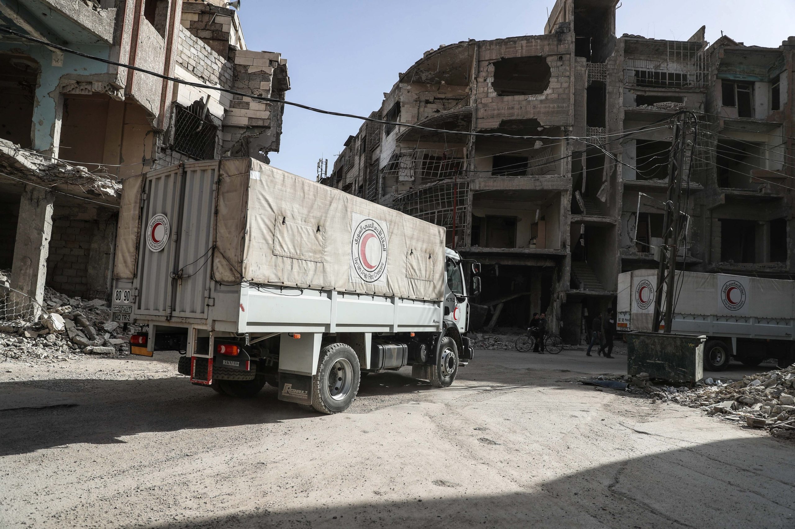 Síria: Recomeço de bombardeamentos em Ghouta Oriental coincidem com entrada de comboio humanitário