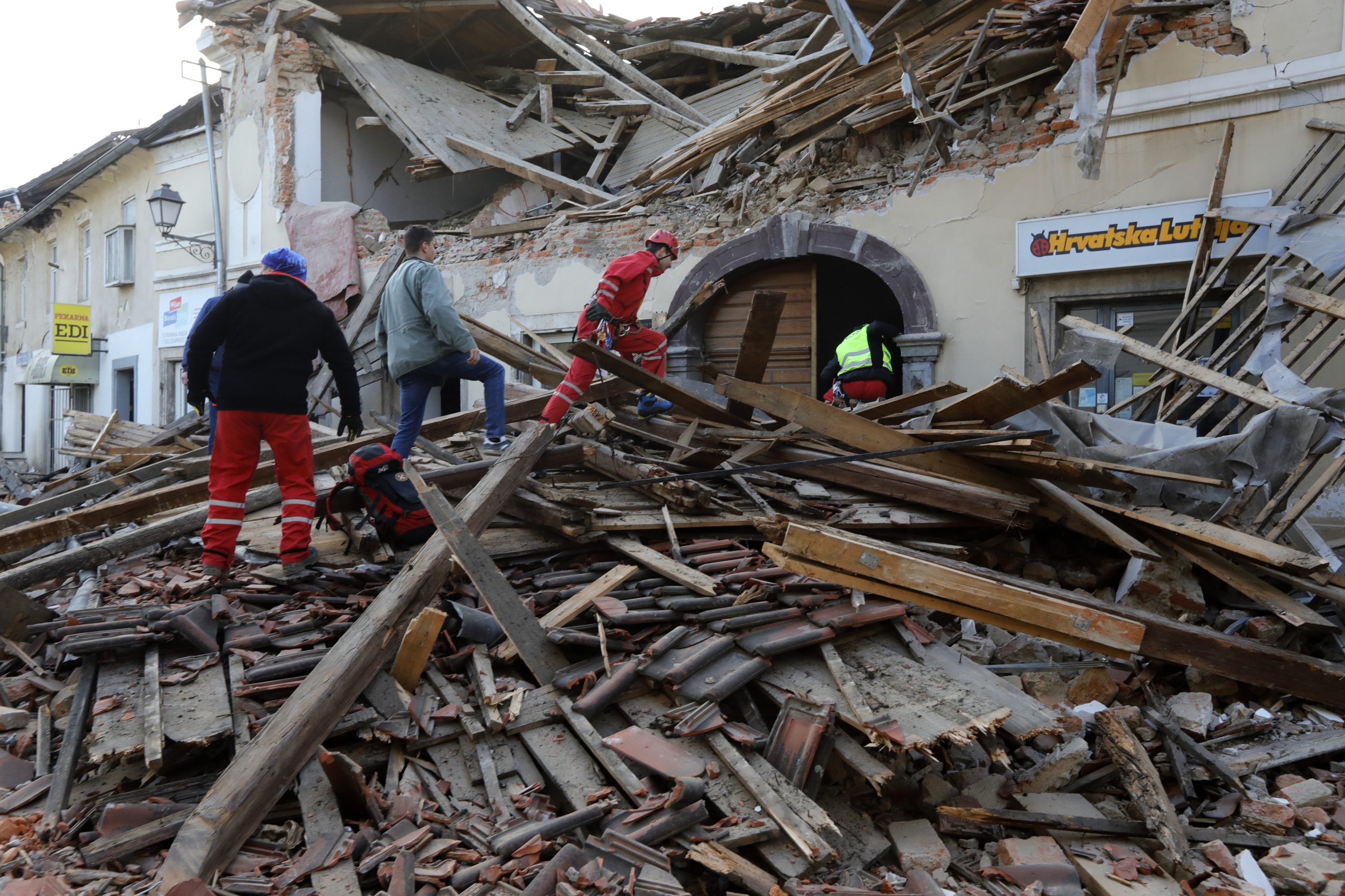 UE ativa Mecanismo de Proteção Civil para ajudar Croácia após violento sismo