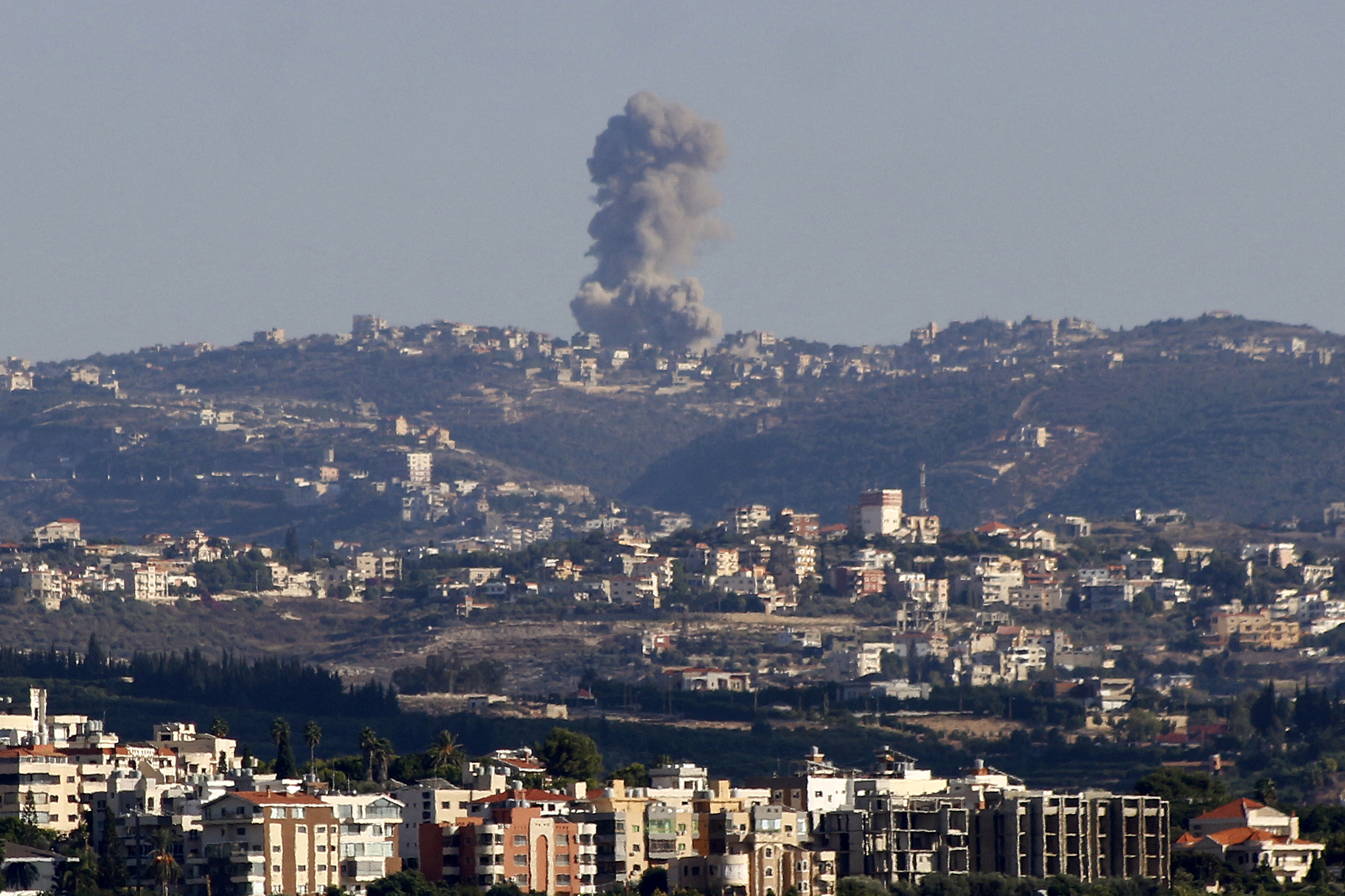 Ataque israelita que provocou 15 mortos e 63 feridos no Líbano tinha como alvo alto cargo do Hezbollah