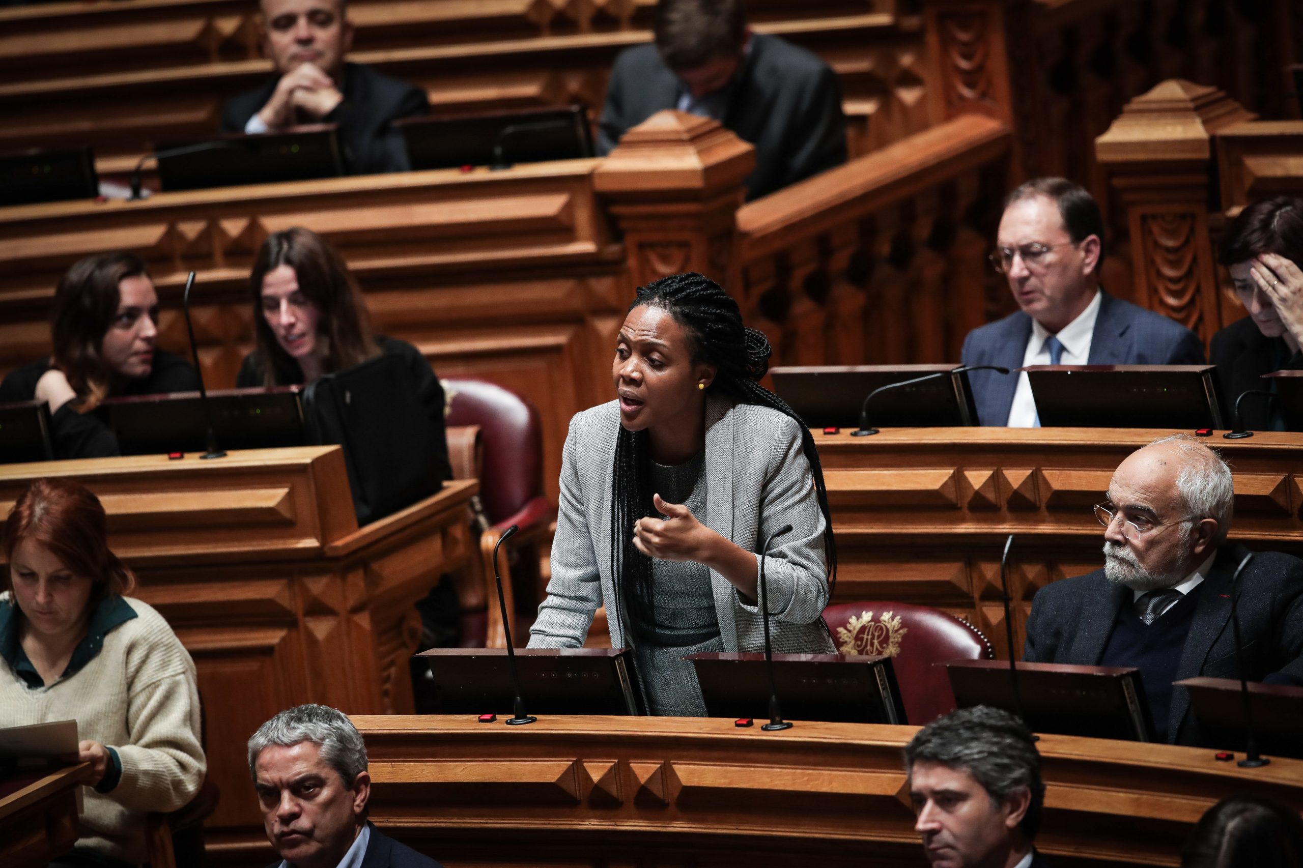 Livre: Assembleia propõe ao congresso retirar confiança política a Joacine Katar Moreira