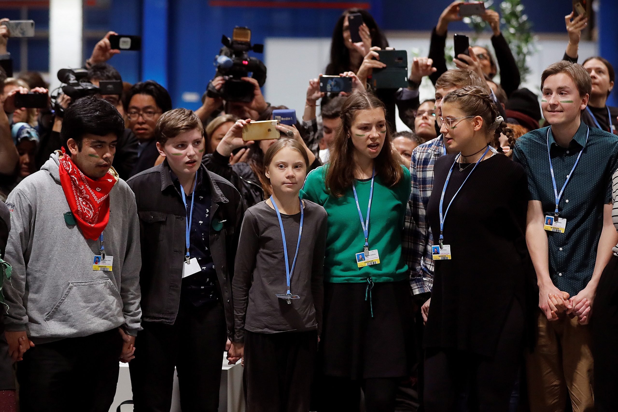 COP25: Greta Thunberg abandona Marcha pelo Clima em veículo elétrico devido a multidão