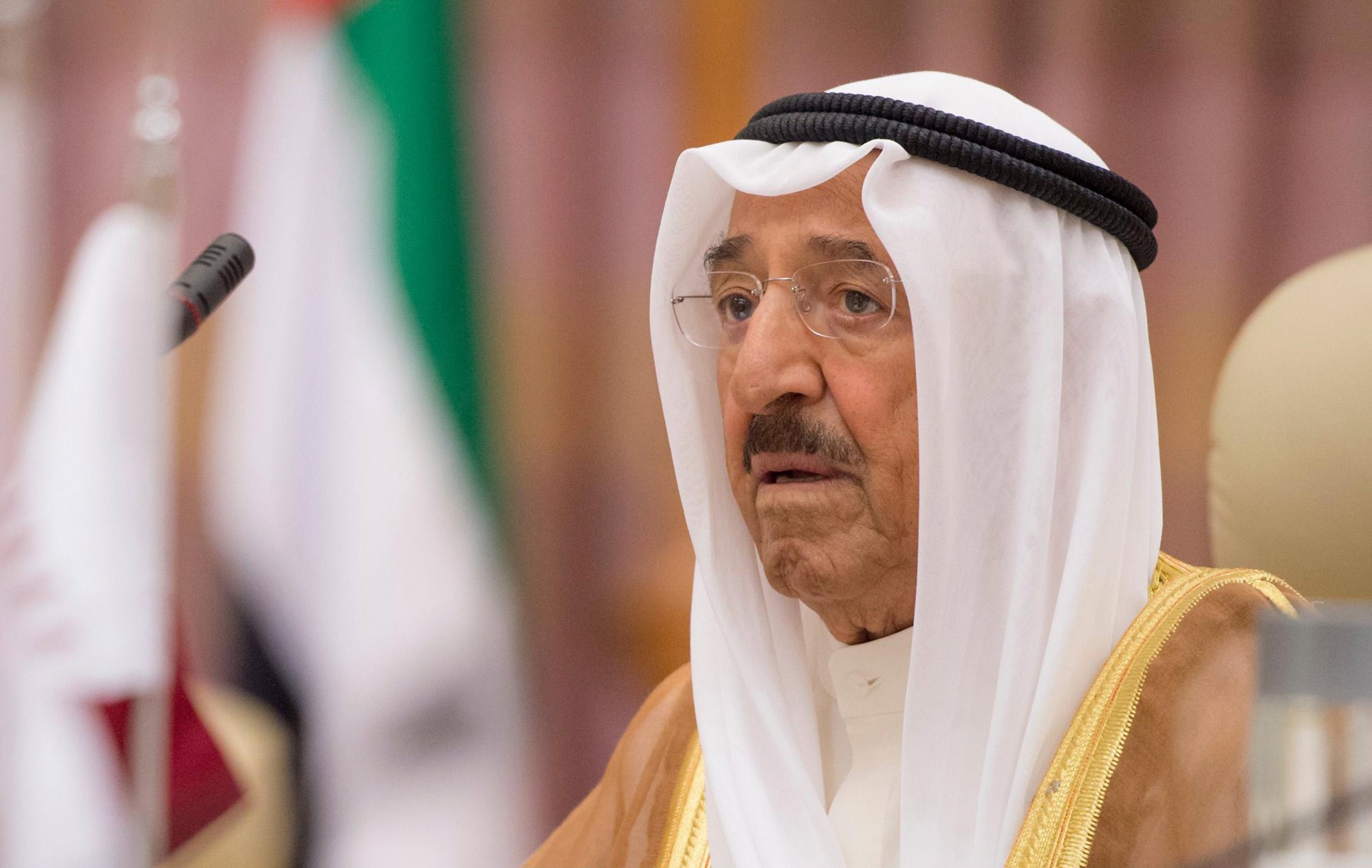 Emir do Koweit desloca-se à Arábia Saudita para tentar mediar crise no Golfo