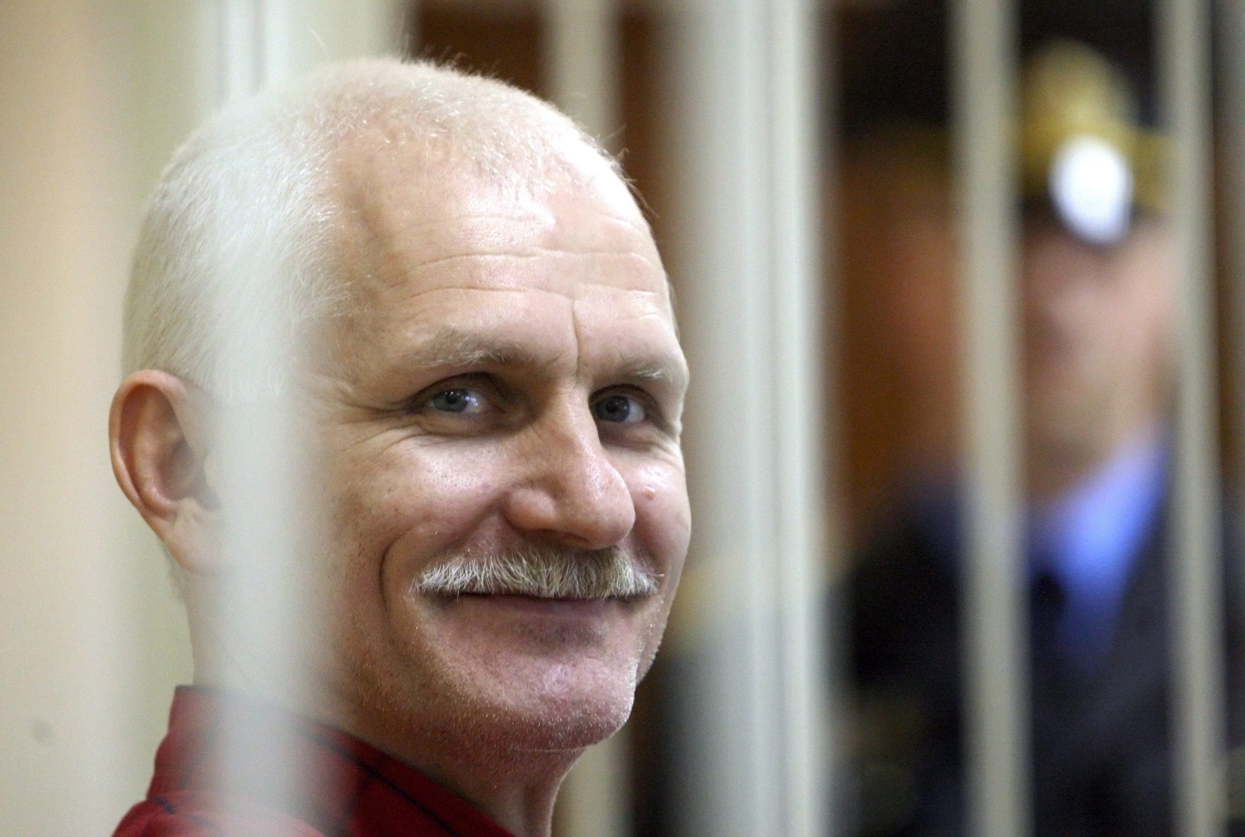 Começa julgamento de Nobel da Paz Ales Bialiatski