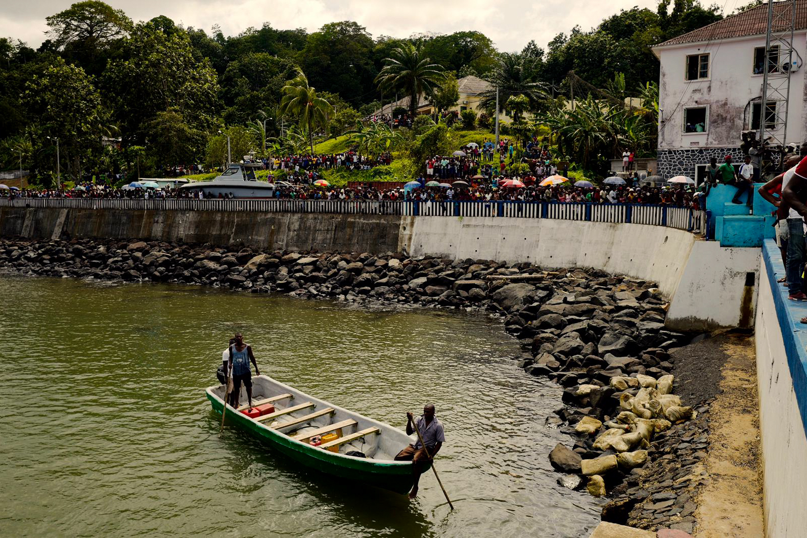 São Tomé: Oito militares portugueses vão partir sábado para ajudar nas operações de busca