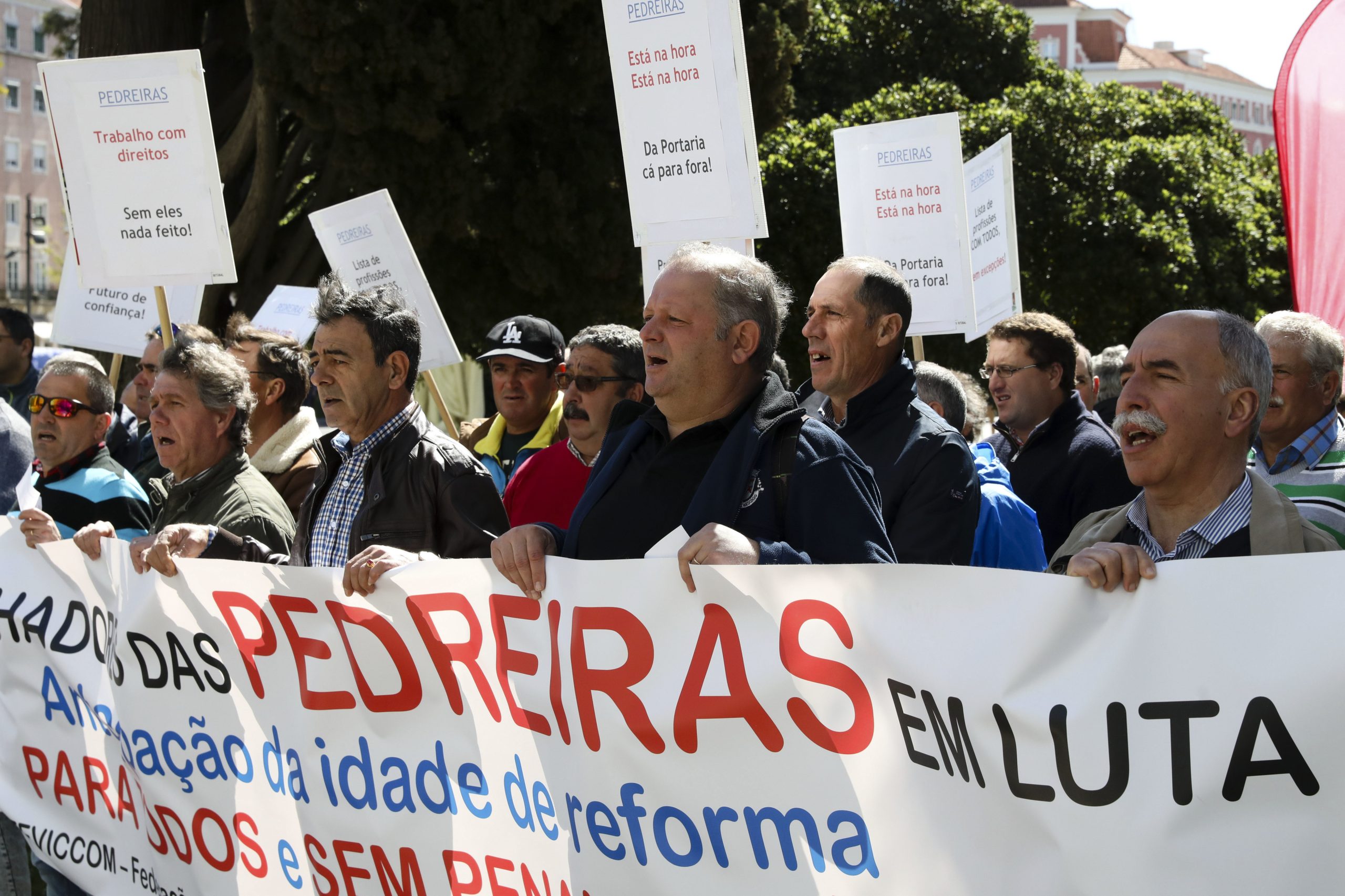 Trabalhadores das pedreiras exigem publicação de portaria para reforma antecipada sem penalização