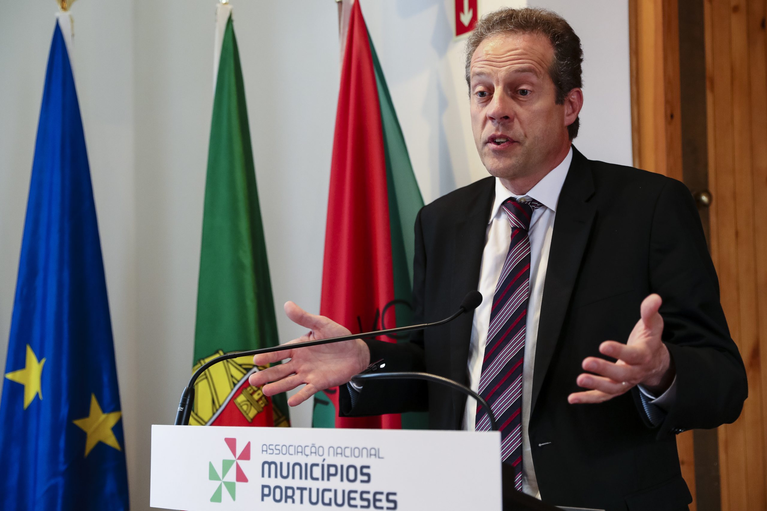 Sucessor de Rio. Ribau Esteves diz que Montenegro “pertence ao passado”