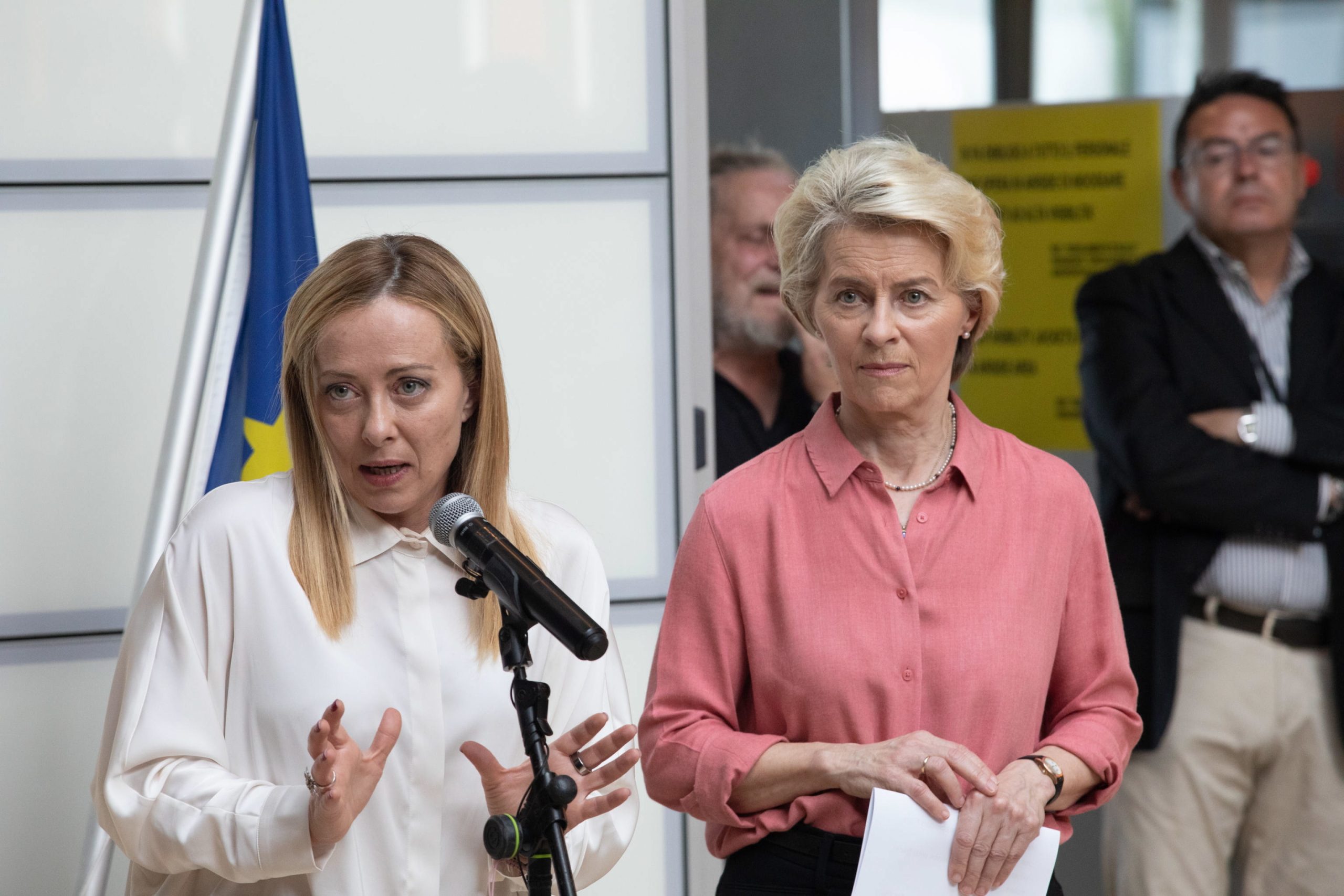 Meloni e von der Leyen querem acabar com crime organizado no tráfico de imigrantes