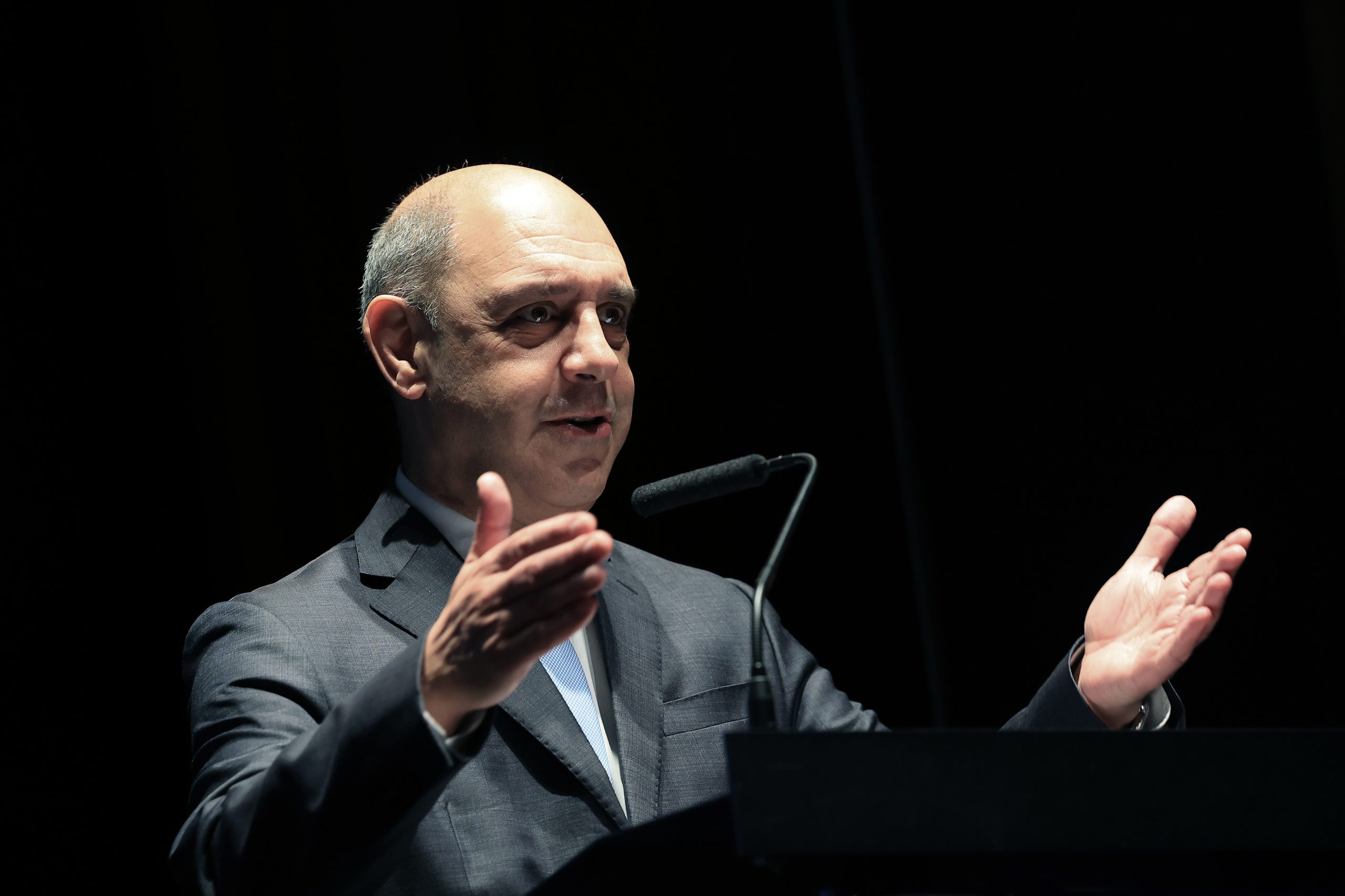Ministro da Saúde espera abrandamento dos picos nos hospitais só em janeiro