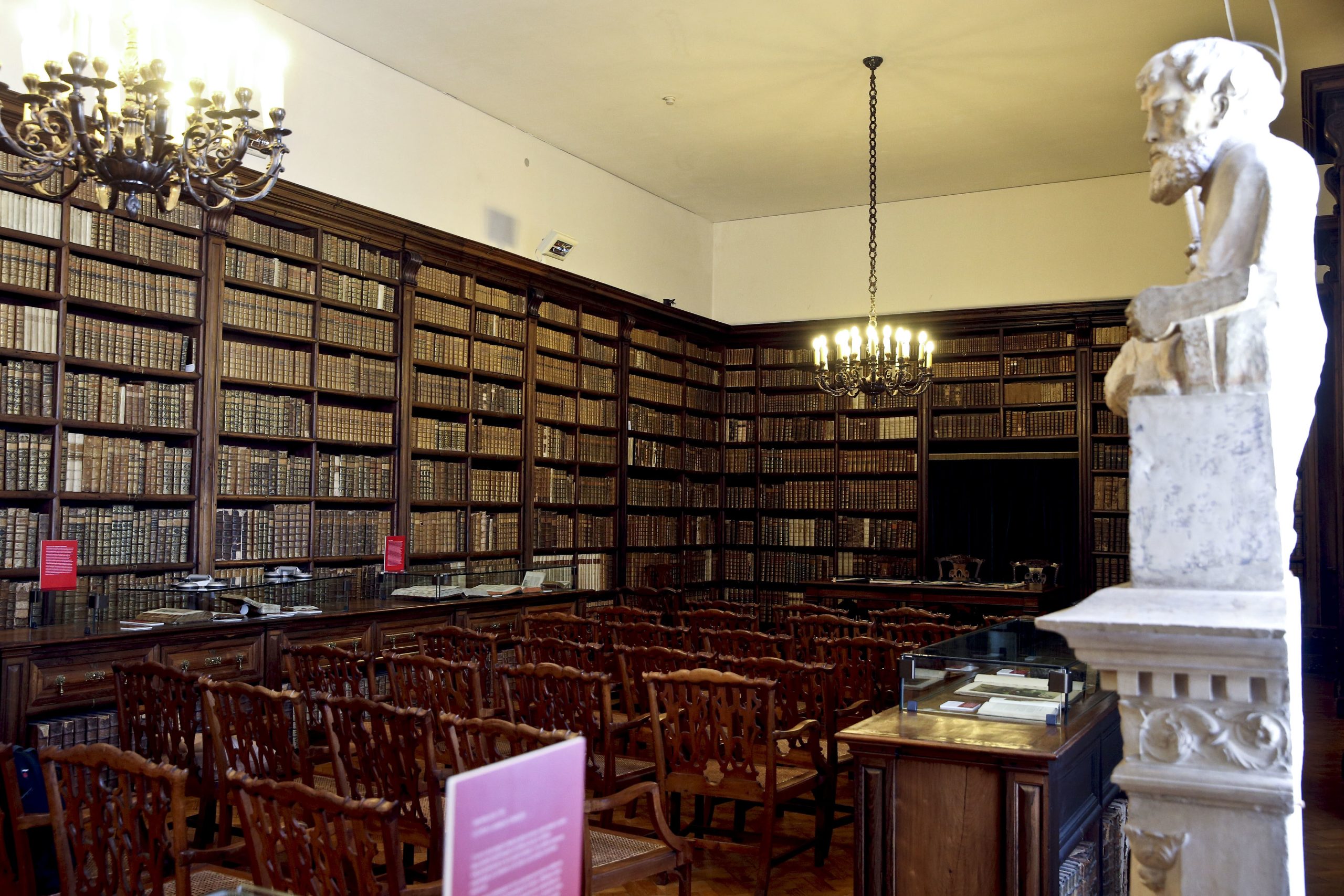 Universidade de Coimbra cria exposição itinerante sobre os livros proibidos no Estado Novo