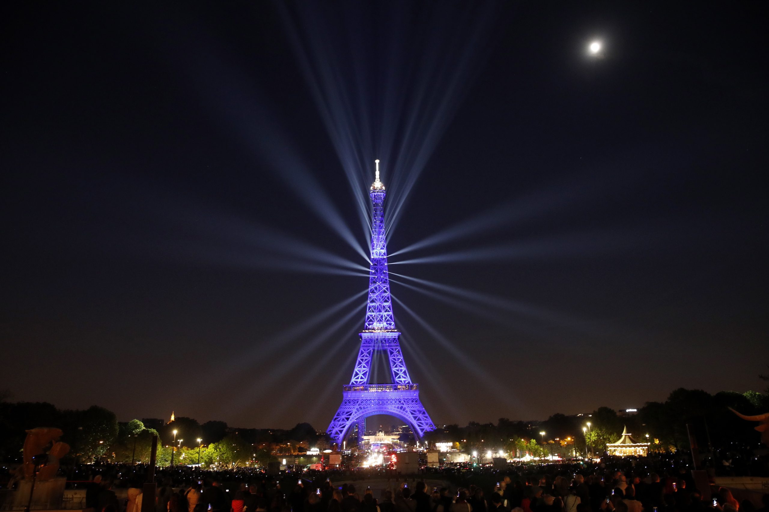França. Zona da Torre Eiffel sofrerá obras e será devolvida aos peões em 2024