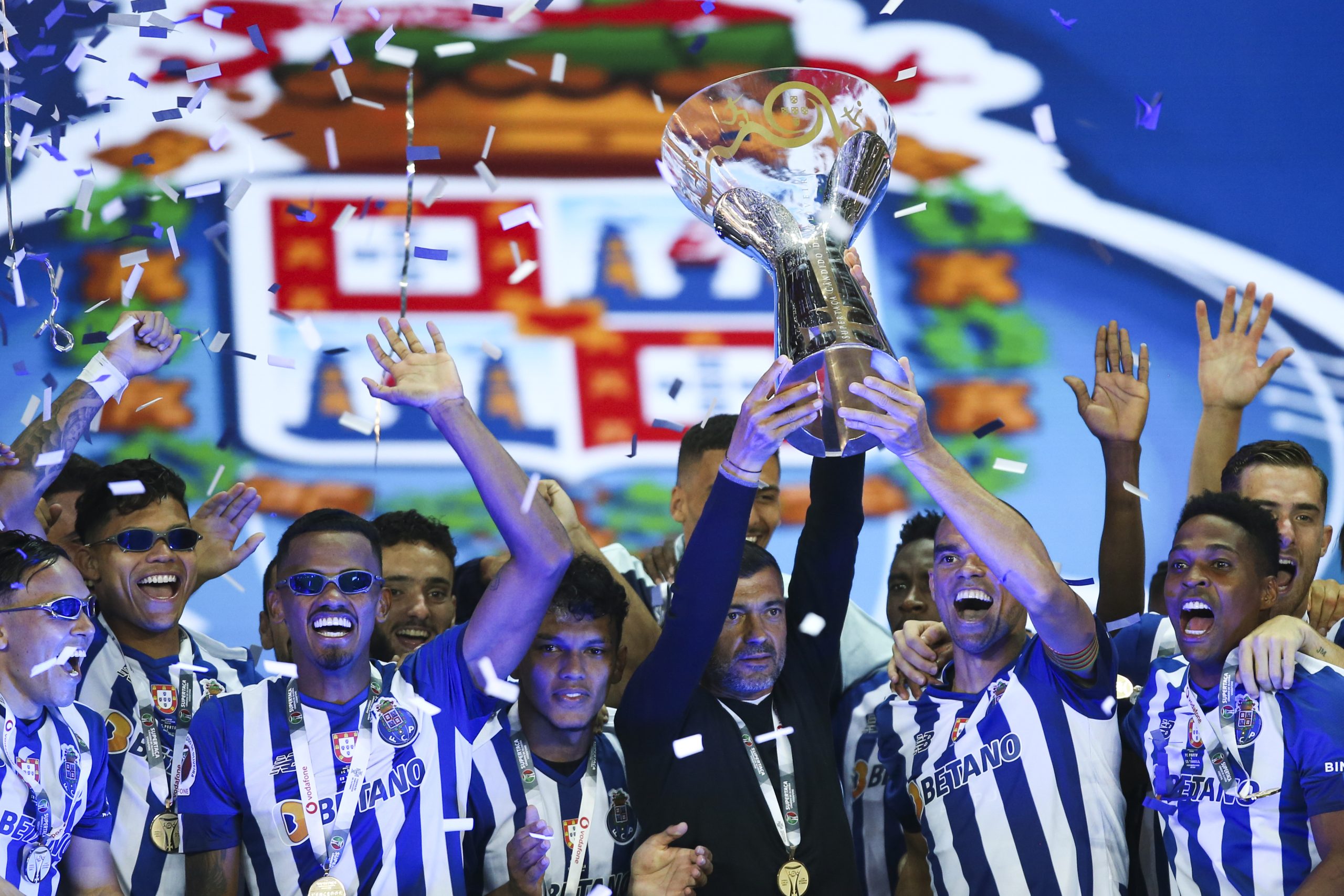 FC Porto conquista Supertaça Cândido de Oliveira pela 23.ª vez ao vencer Tondela