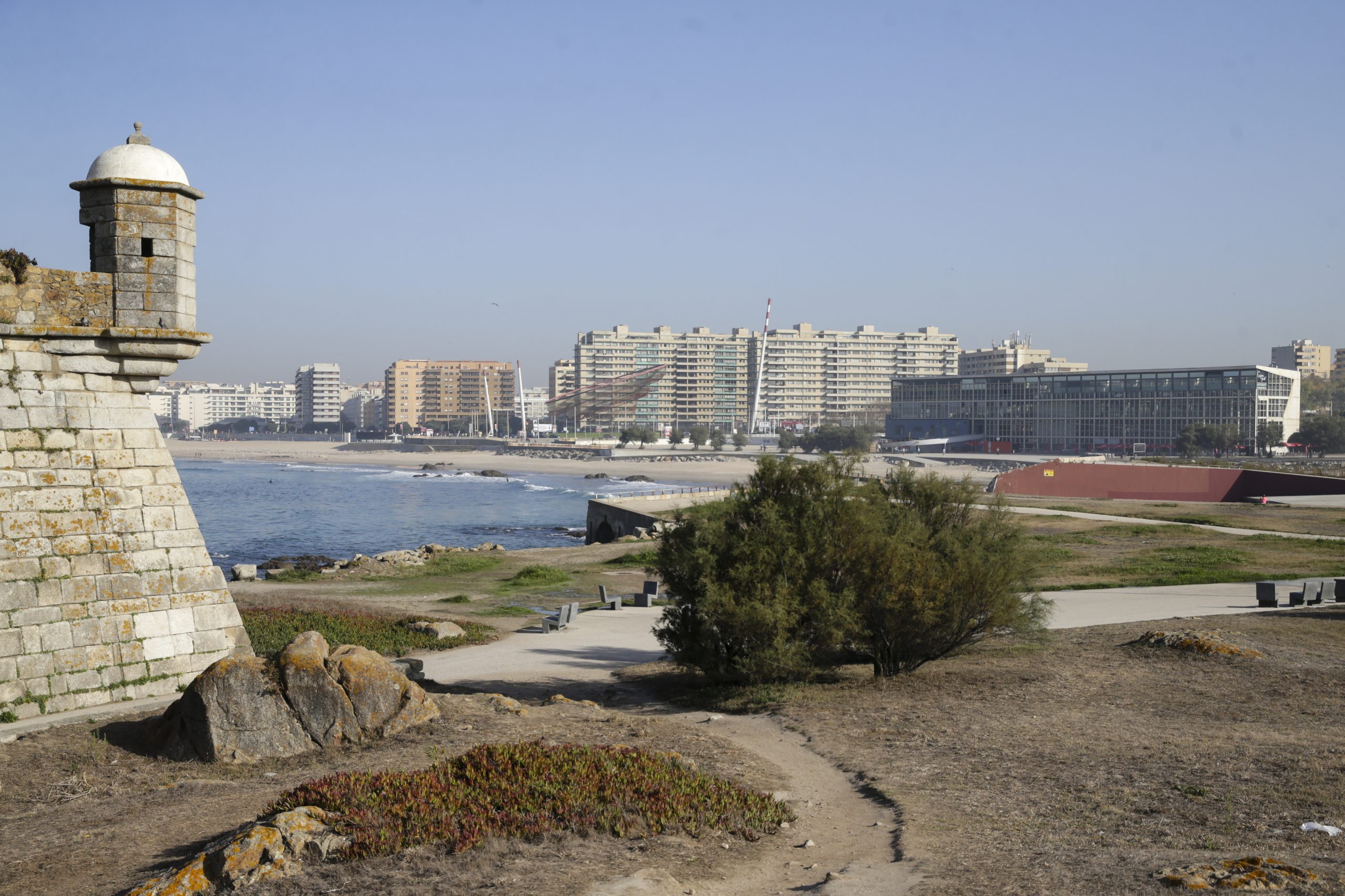 Câmara de Matosinhos anula licenciamento de hotel em Praia da Memória e embarga obra