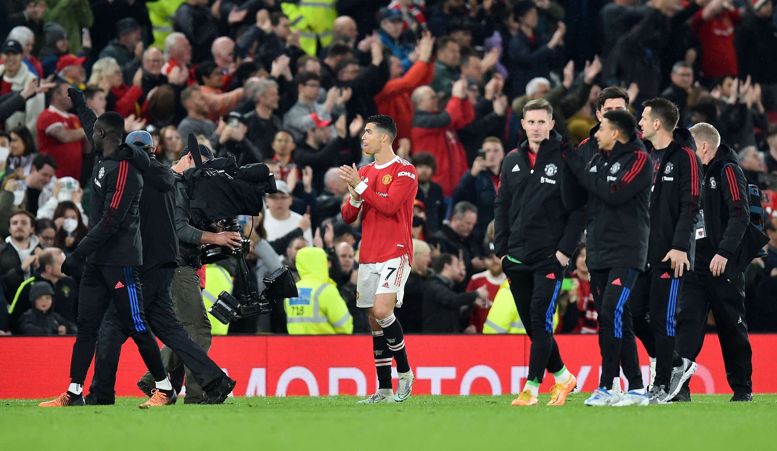 Cristiano Ronaldo chegou hoje ao centro de treinos do Manchester United acompanhado do agente Jorge Mendes
