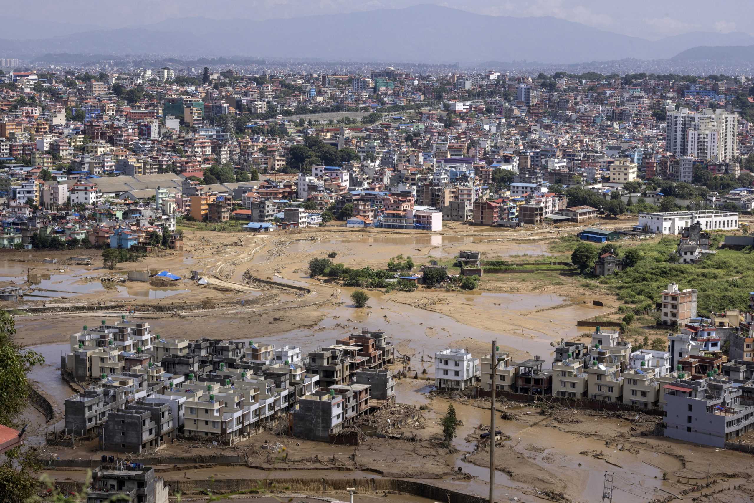 “Nunca vi tanta destruição”. Inundações no Nepal deixam 192 mortos