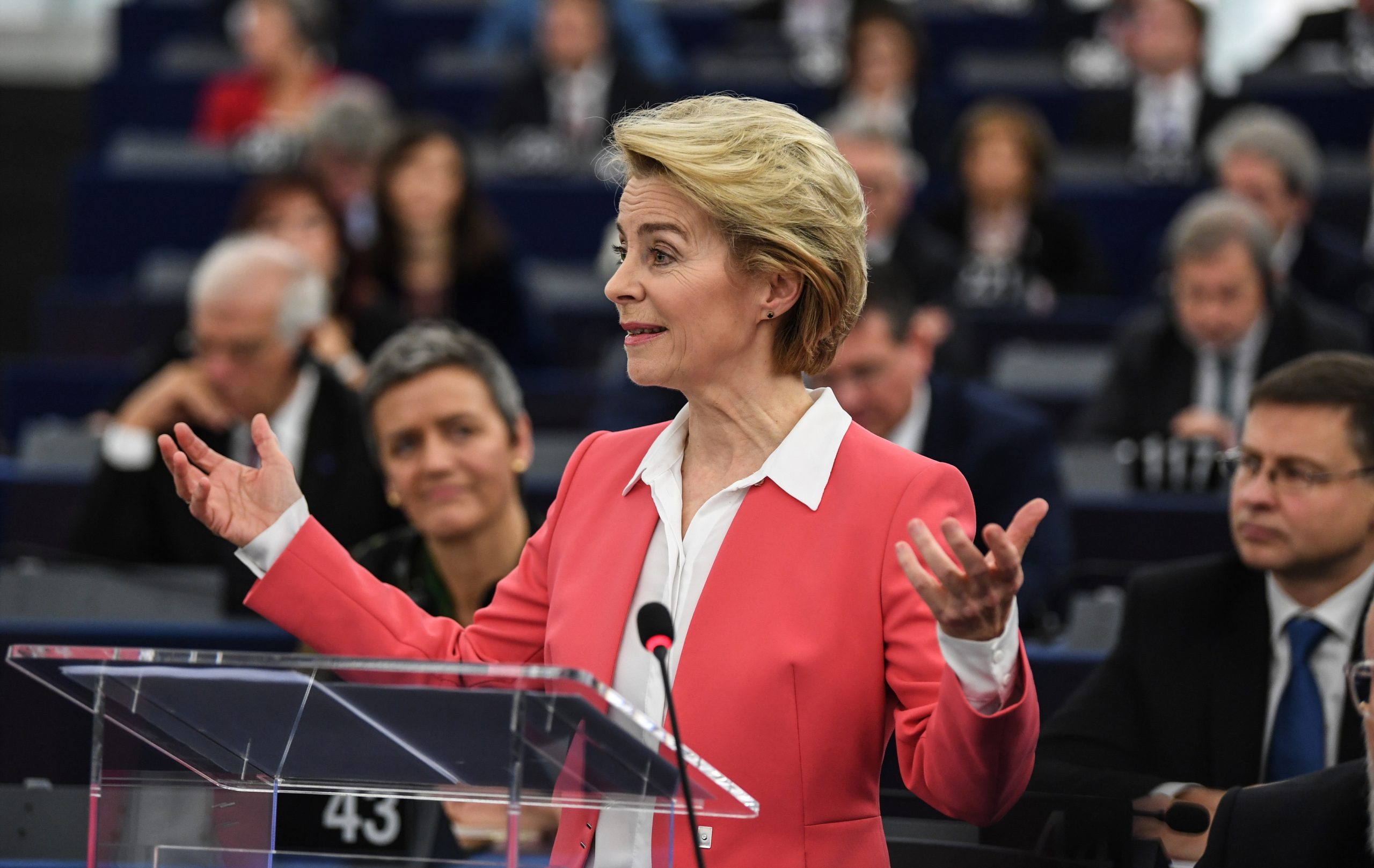 Von der Leyen diz que clima é questão existencial e lembra incêndios em Portugal
