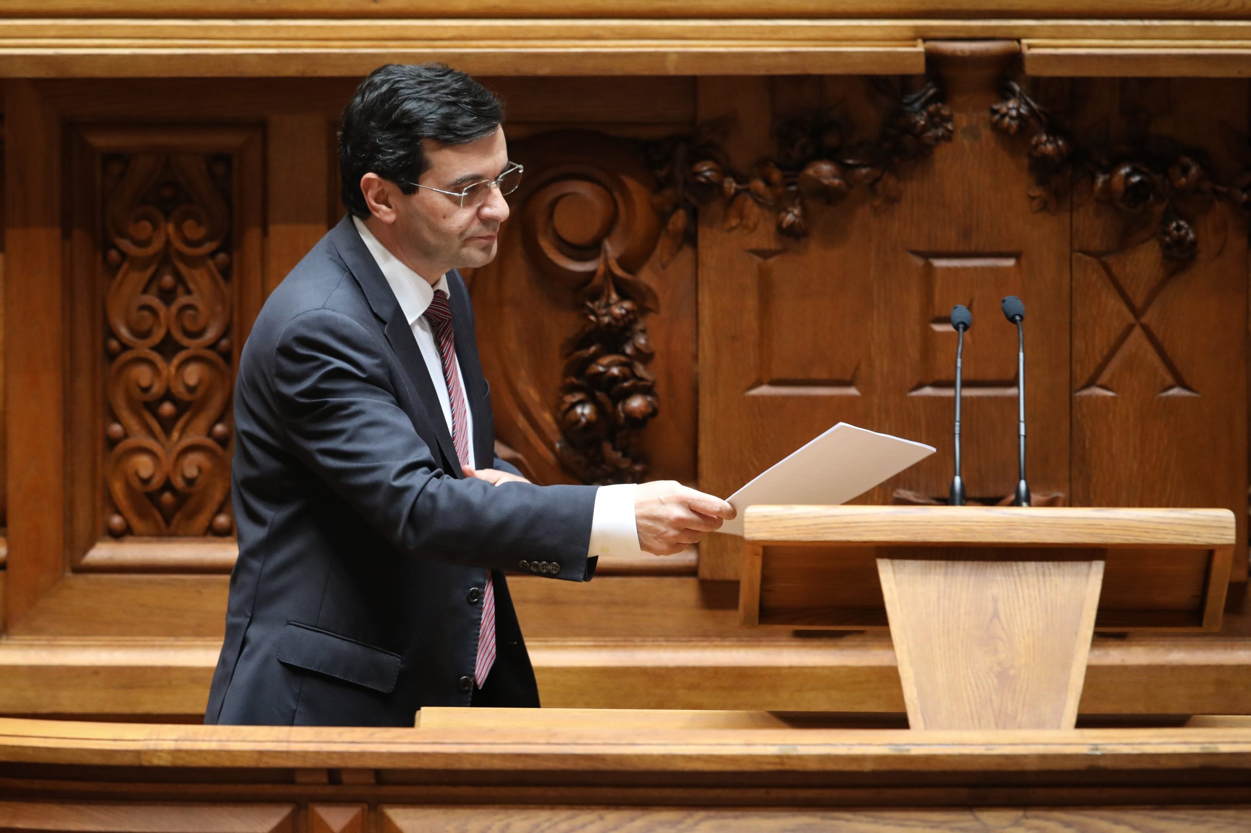 Ministro diz que 98% das camas do SNS não registam instabilidade com as 35 horas