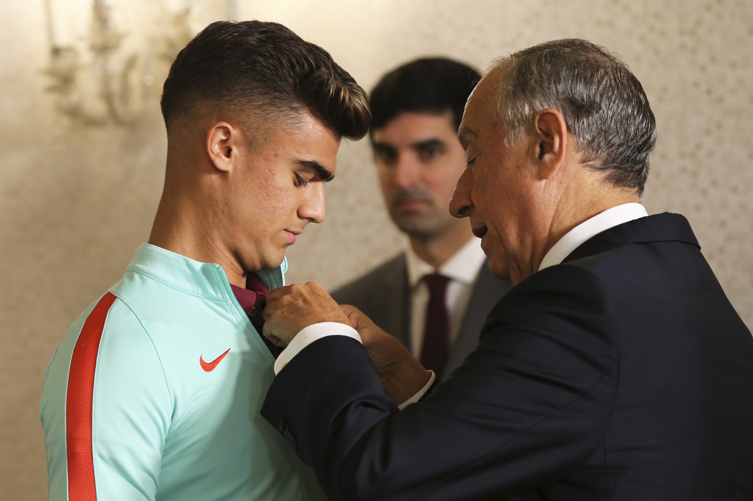 Presidente da República condecora seleção campeã europeia de sub-19
