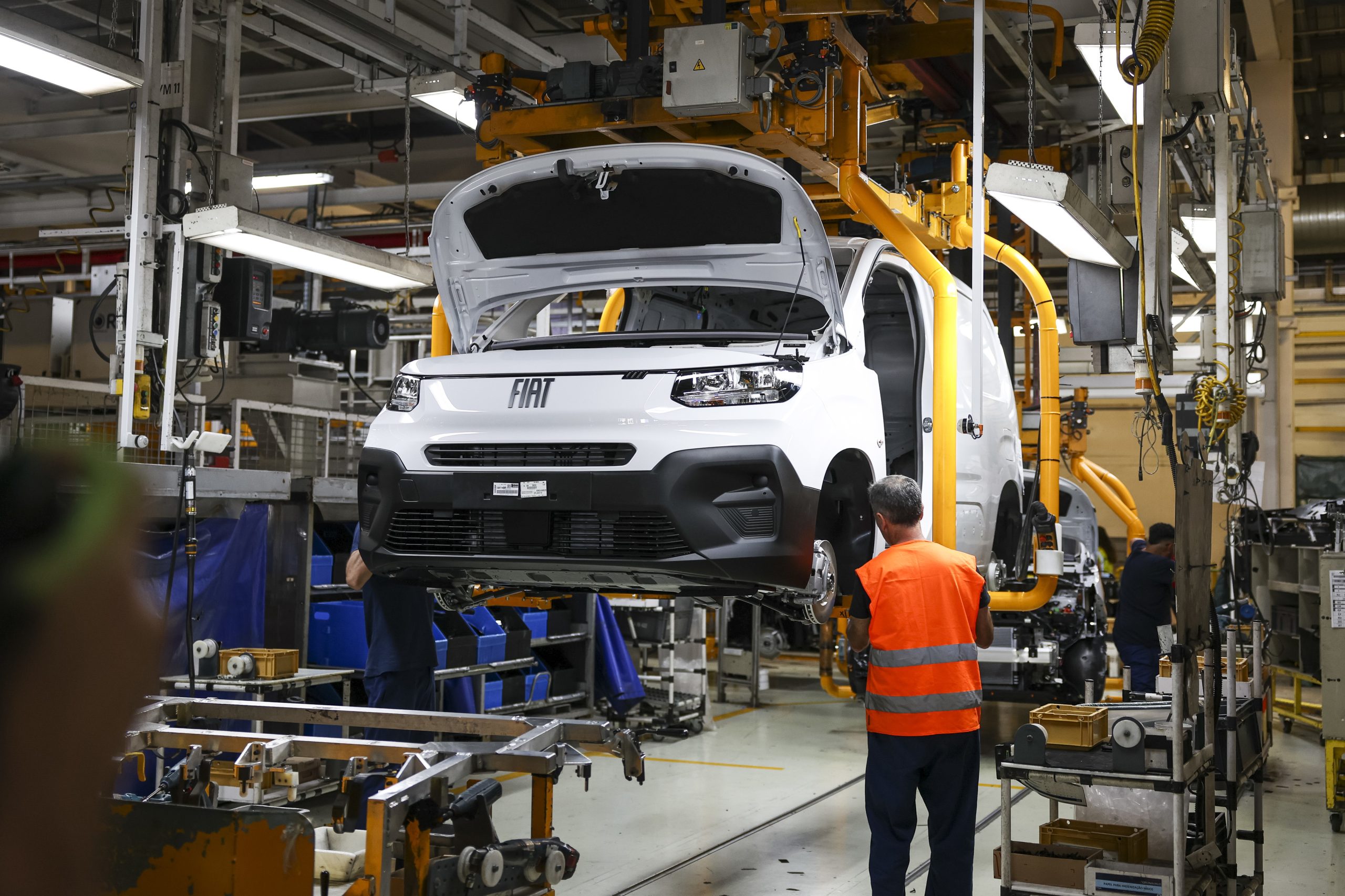 Stellantis entrega 719 veículos elétricos a Serviço Nacional de Saúde