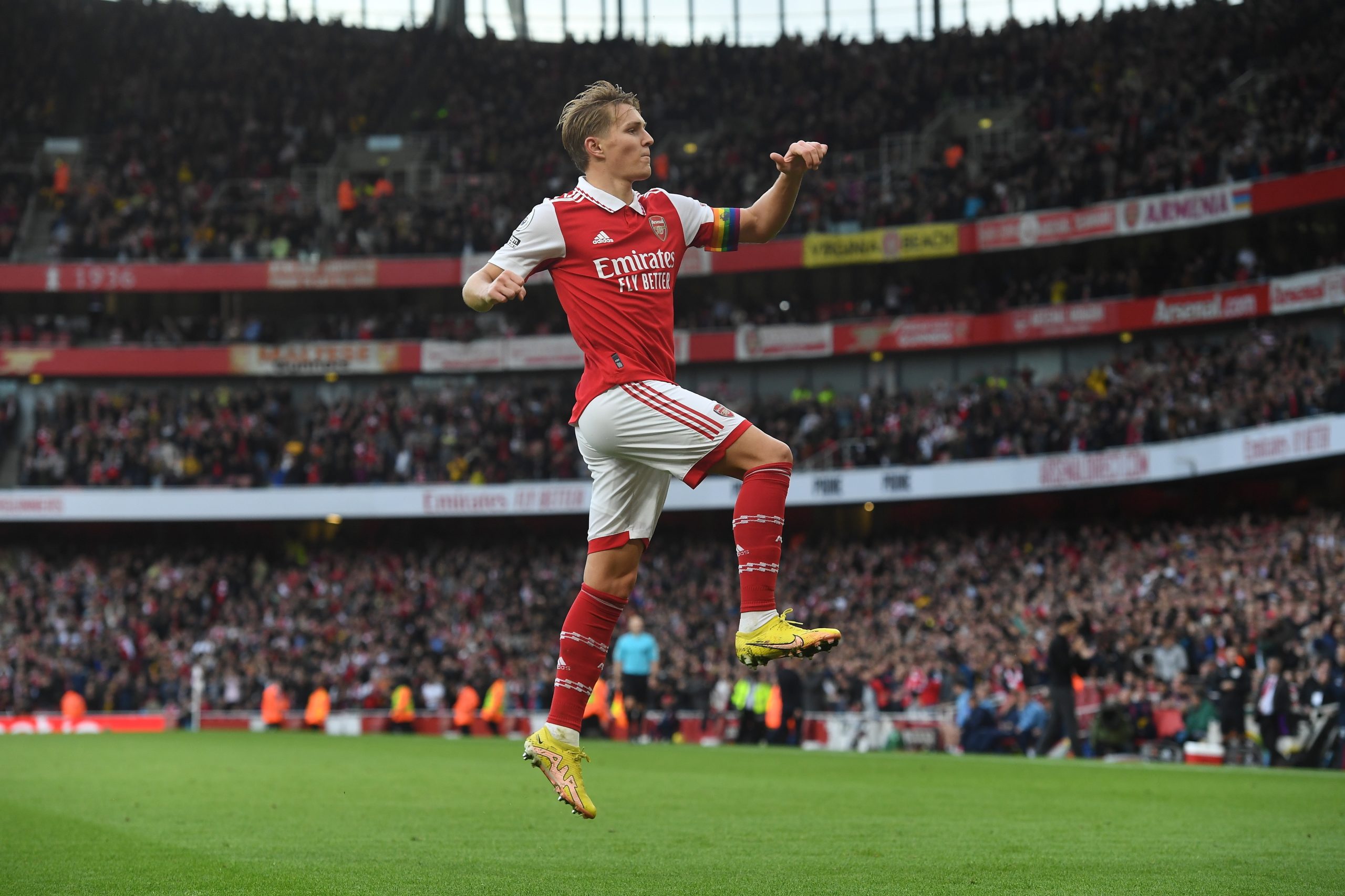 Premier League: Arsenal goleia Nottingham Forest e continua na liderança da liga