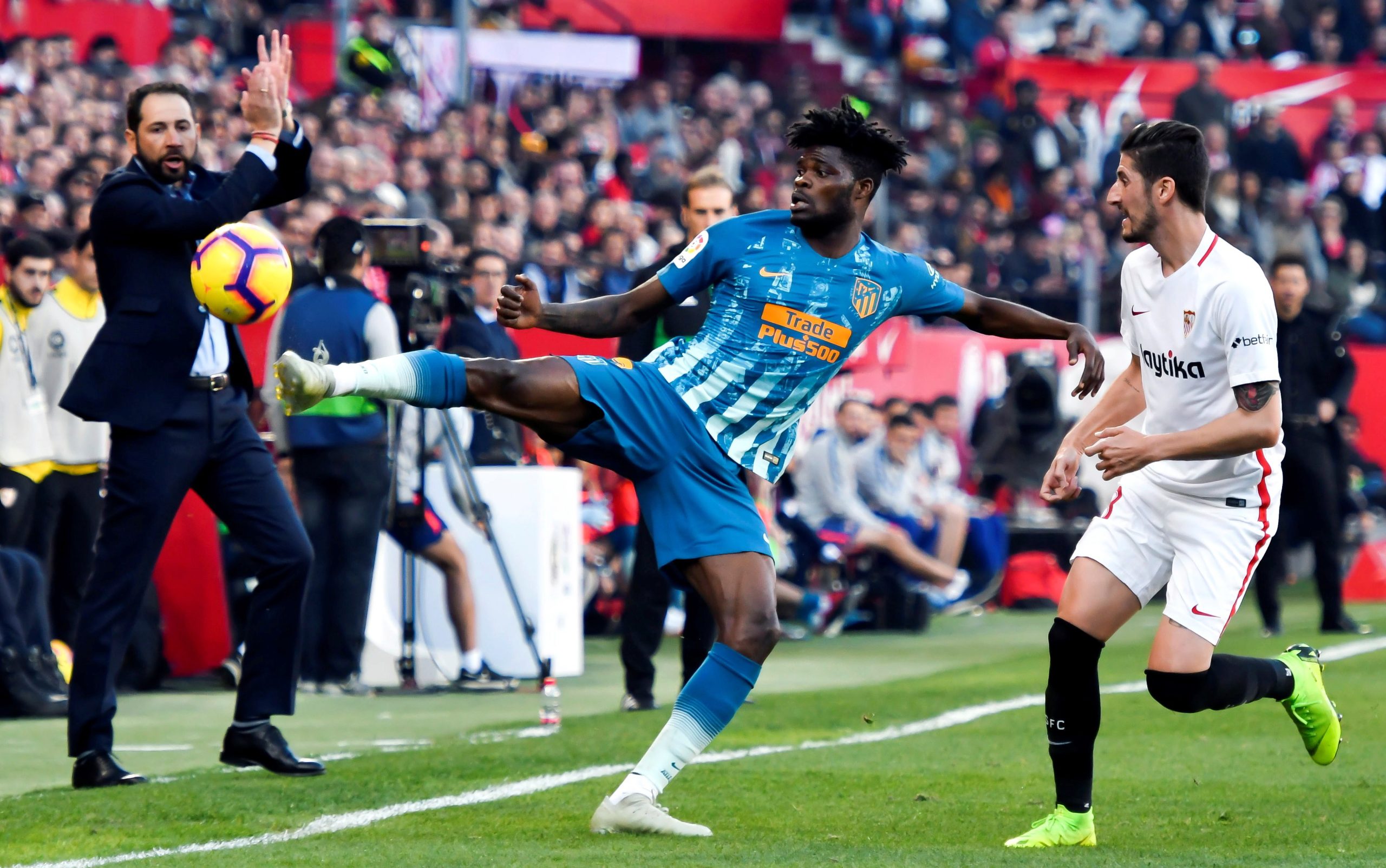 Arsenal paga cláusula de rescisão do ganês Thomas Partey ao Atlético Madrid