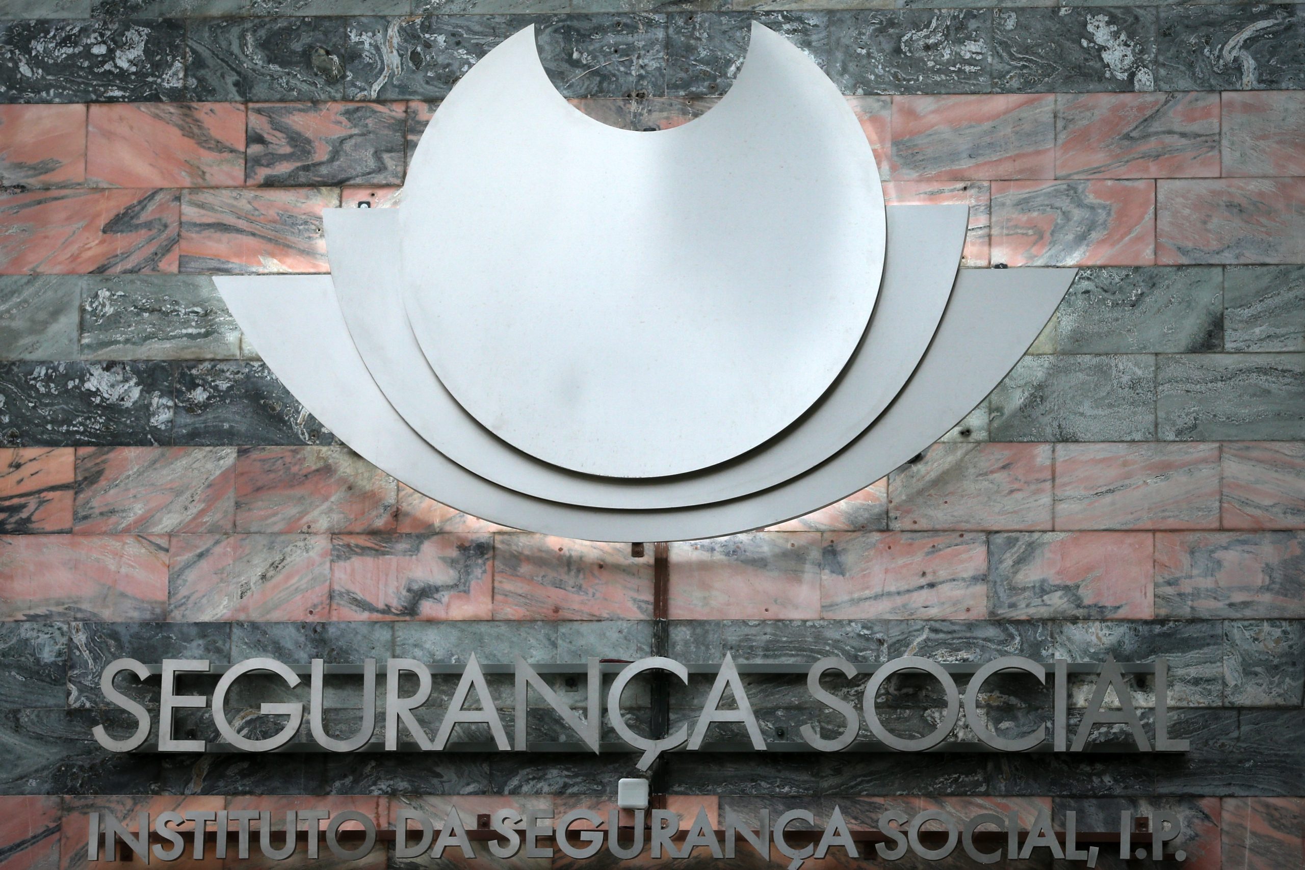 Prorrogação do ‘lay-off’ simplificado aprovada esta semana