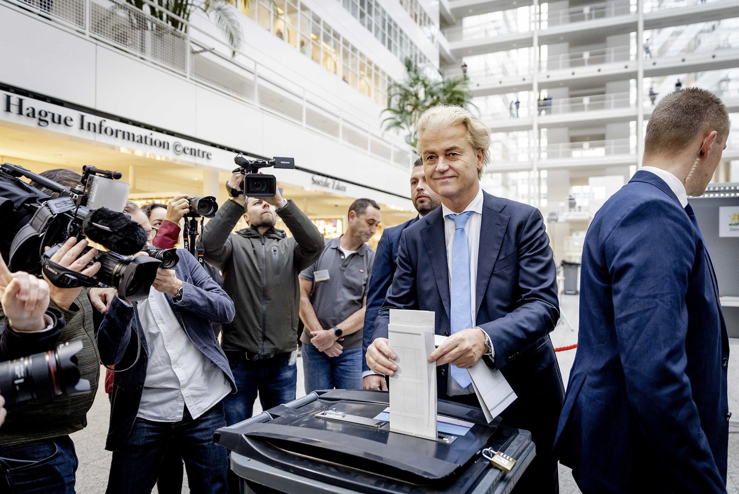 Líder da extrema-direita Geert Wilders vence eleições nos Países Baixos