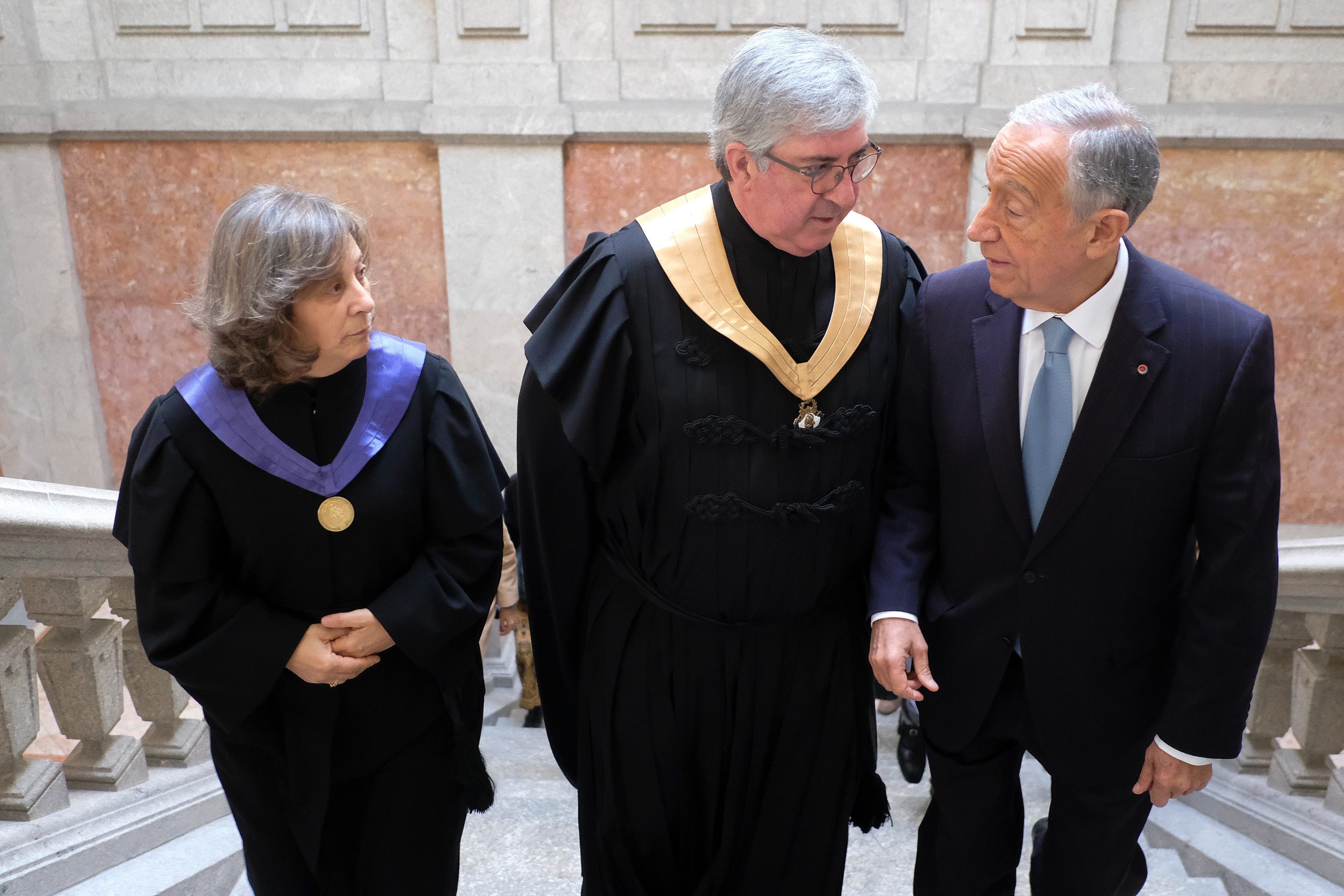 Marcelo defende que Portugal deve aproveitar excedente orçamental para pagar dívida