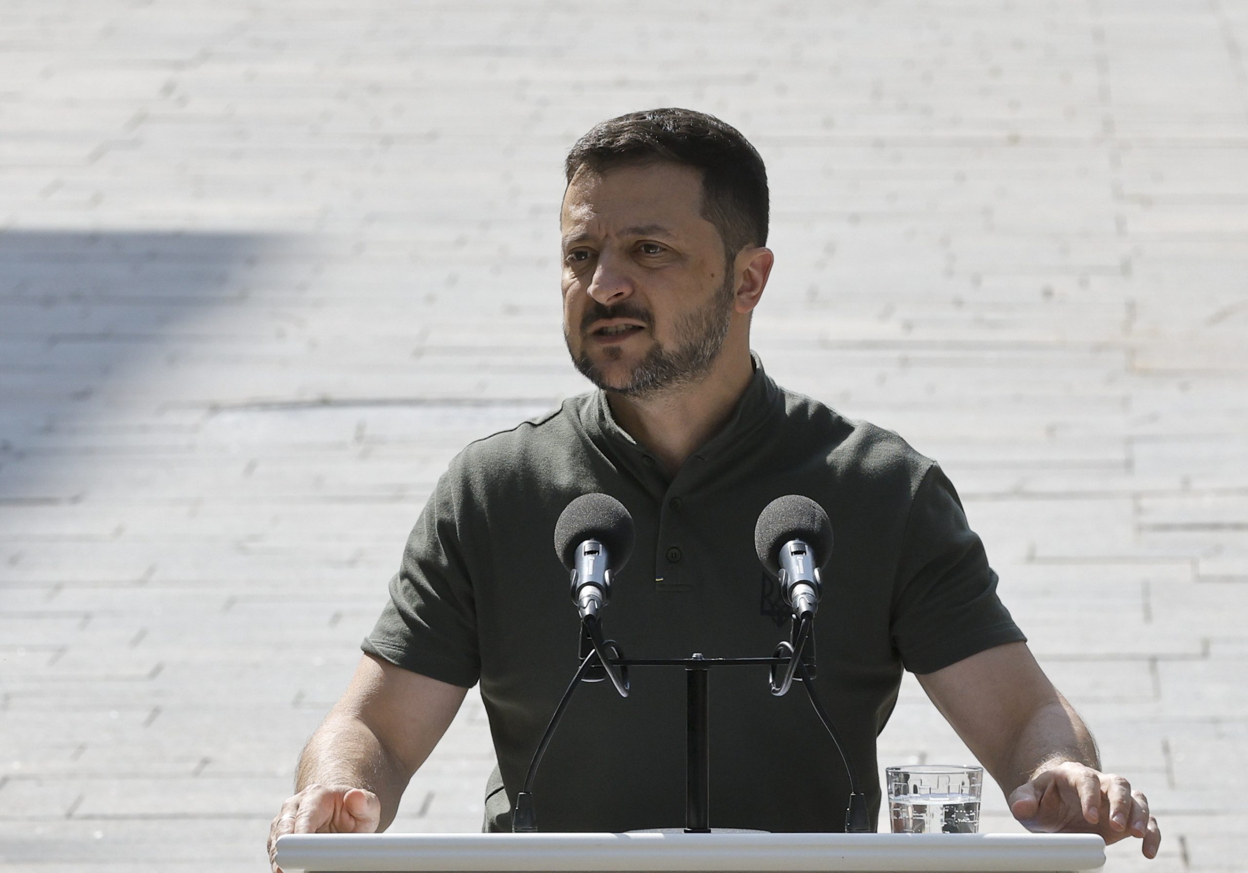 Zelensky exige “resultados tangíveis” após dança de cadeiras no Governo da Ucrânia