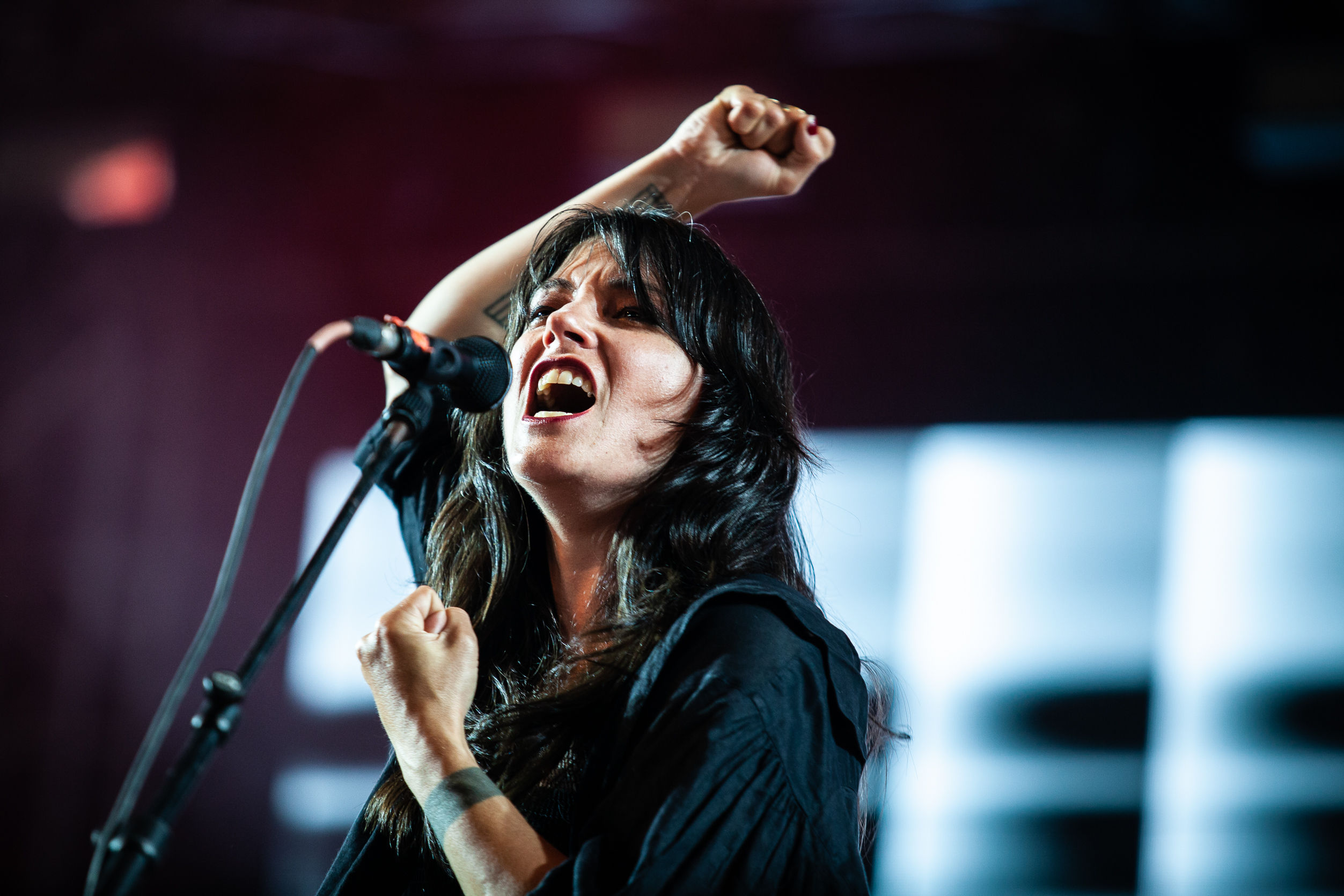 Sharon Van Etten: “Se olhar demasiadas vezes para trás, fico triste. Se olhar demasiadas vezes em frente, fico ansiosa”