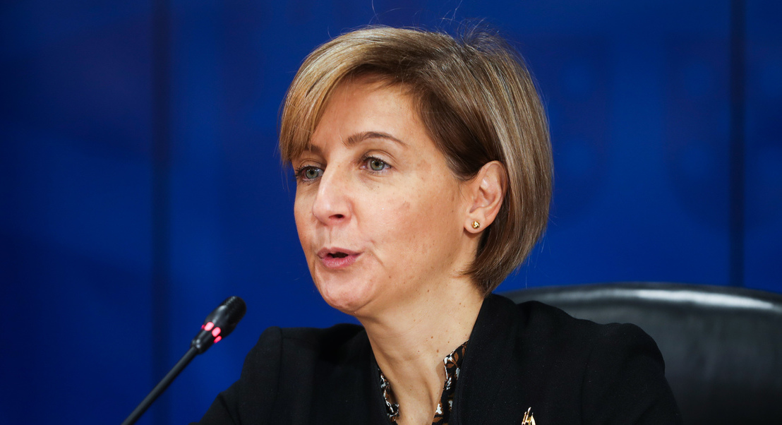 Ministra reconhece que redução do défice no SNS ficou aquém e frisa despesa com pessoal