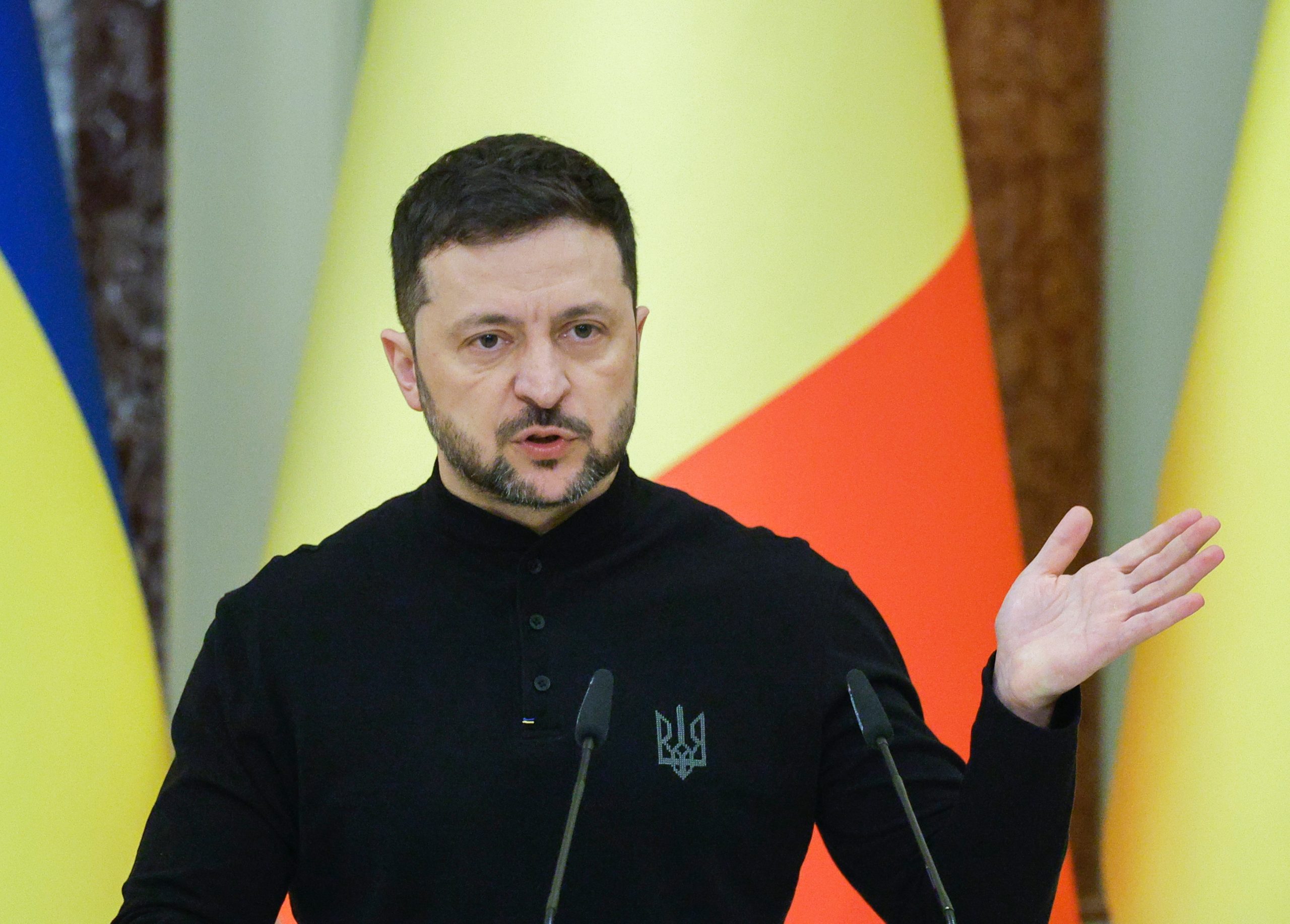 “Os mísseis inimigos atingiram uma rua normal da cidade, uma vida normal”. Zelensky pede “resposta forte” ao ataque a Soumy