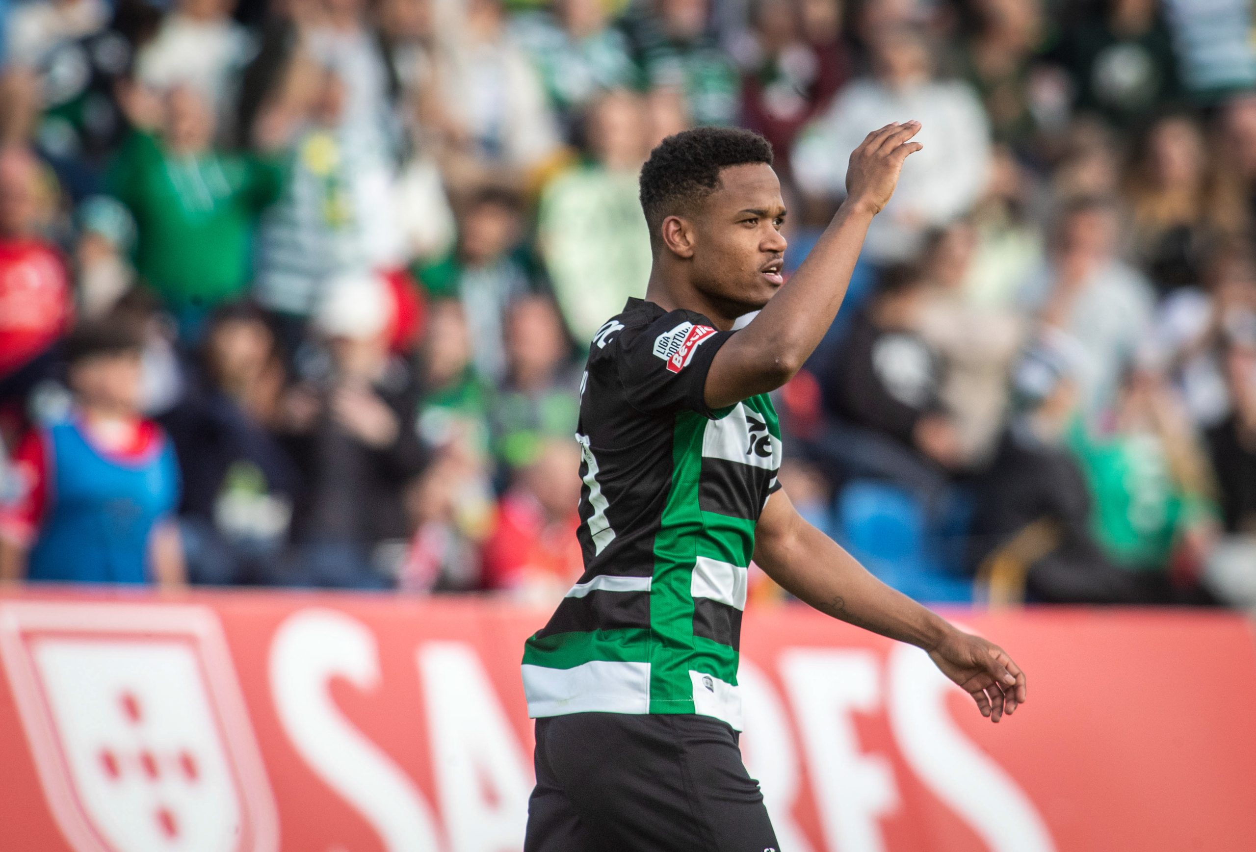 Presidente moçambicano considera Geny Catamo “exemplo para juventude” após bicampeonato do Sporting
