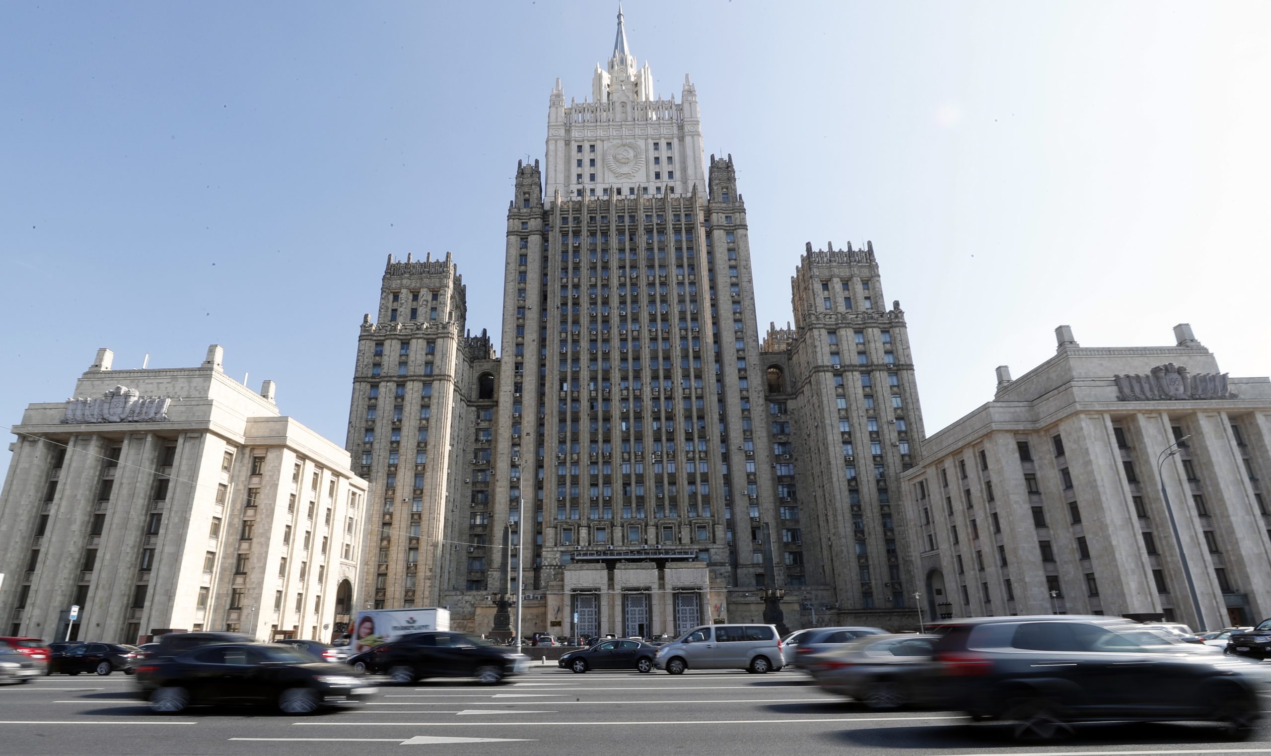 Moscovo promete “medidas de retaliação” a Praga por expulsão de diplomatas