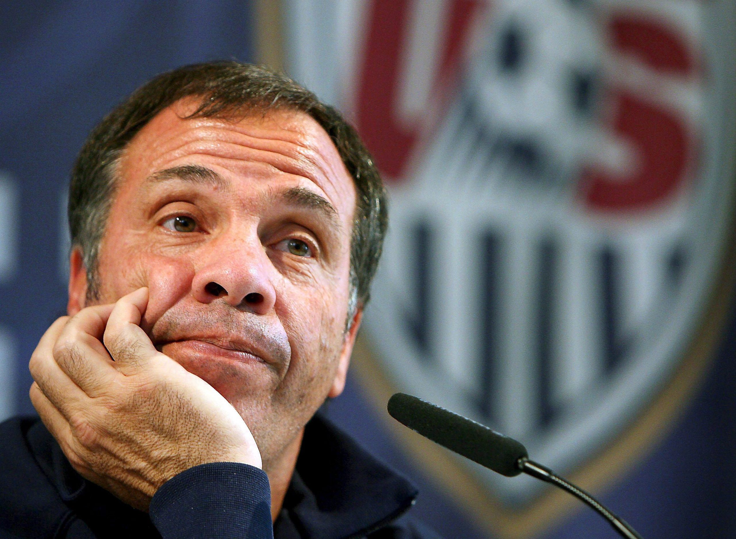 Bruce Arena demite-se do cargo de selecionador dos Estados Unidos