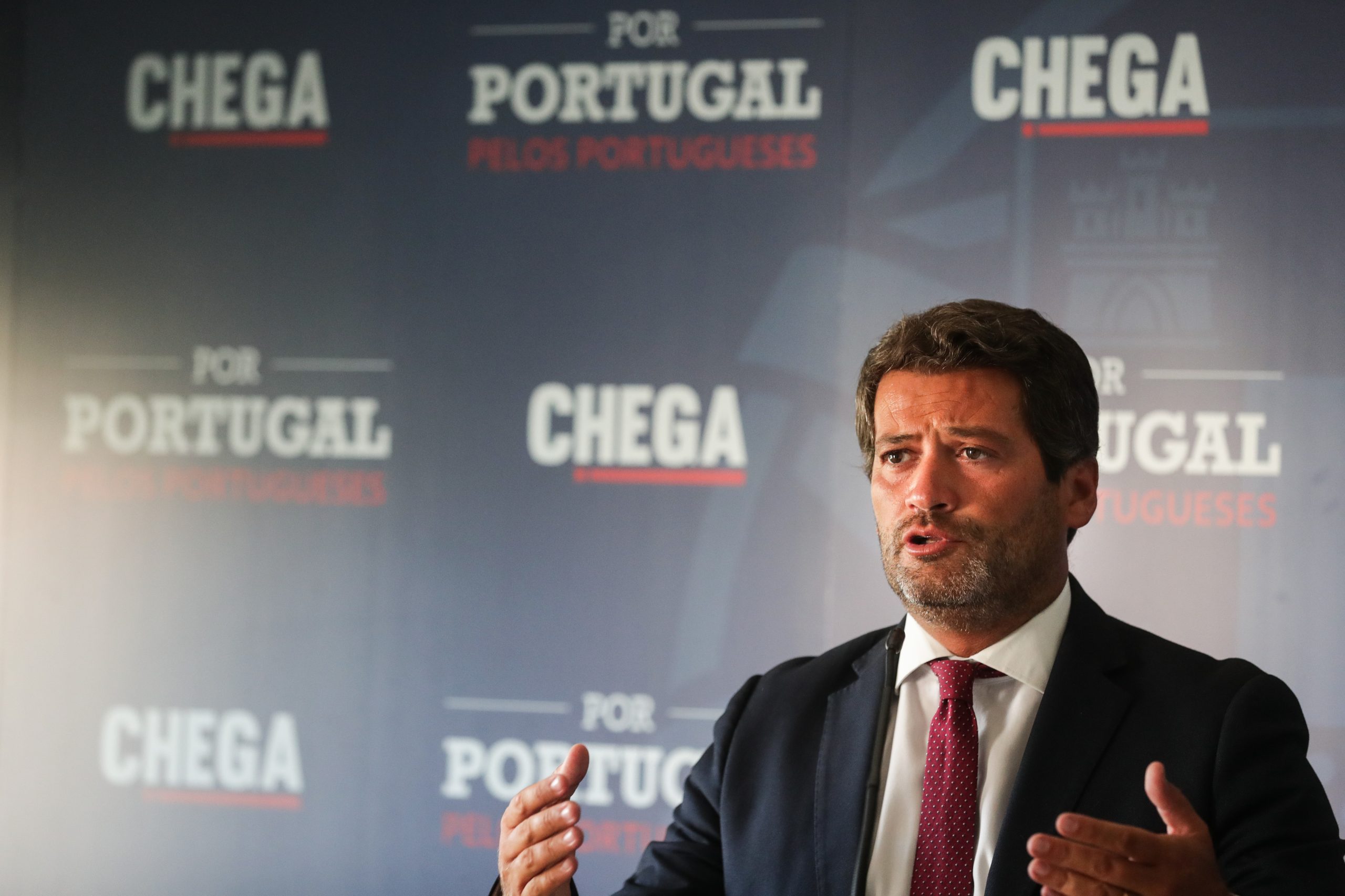André Ventura apela a Bolsonaro que aceite vitória de Lula da Silva