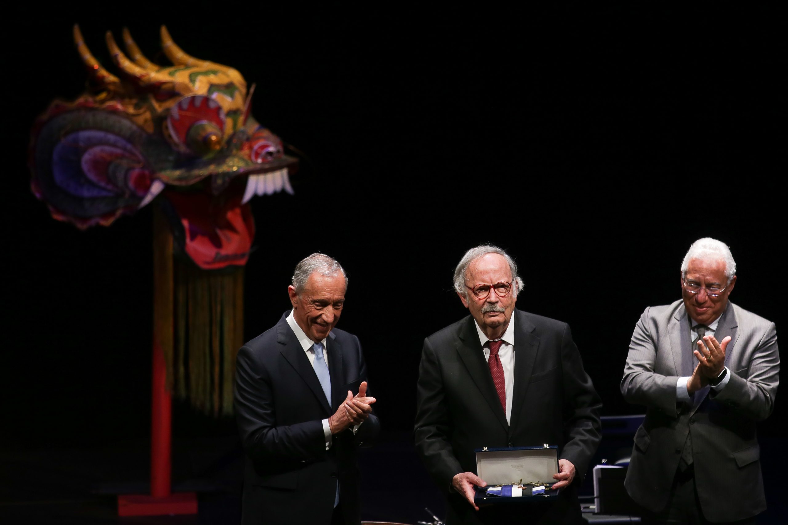 Fundação Oriente condecorada como membro honorário da Ordem do Infante D. Henrique