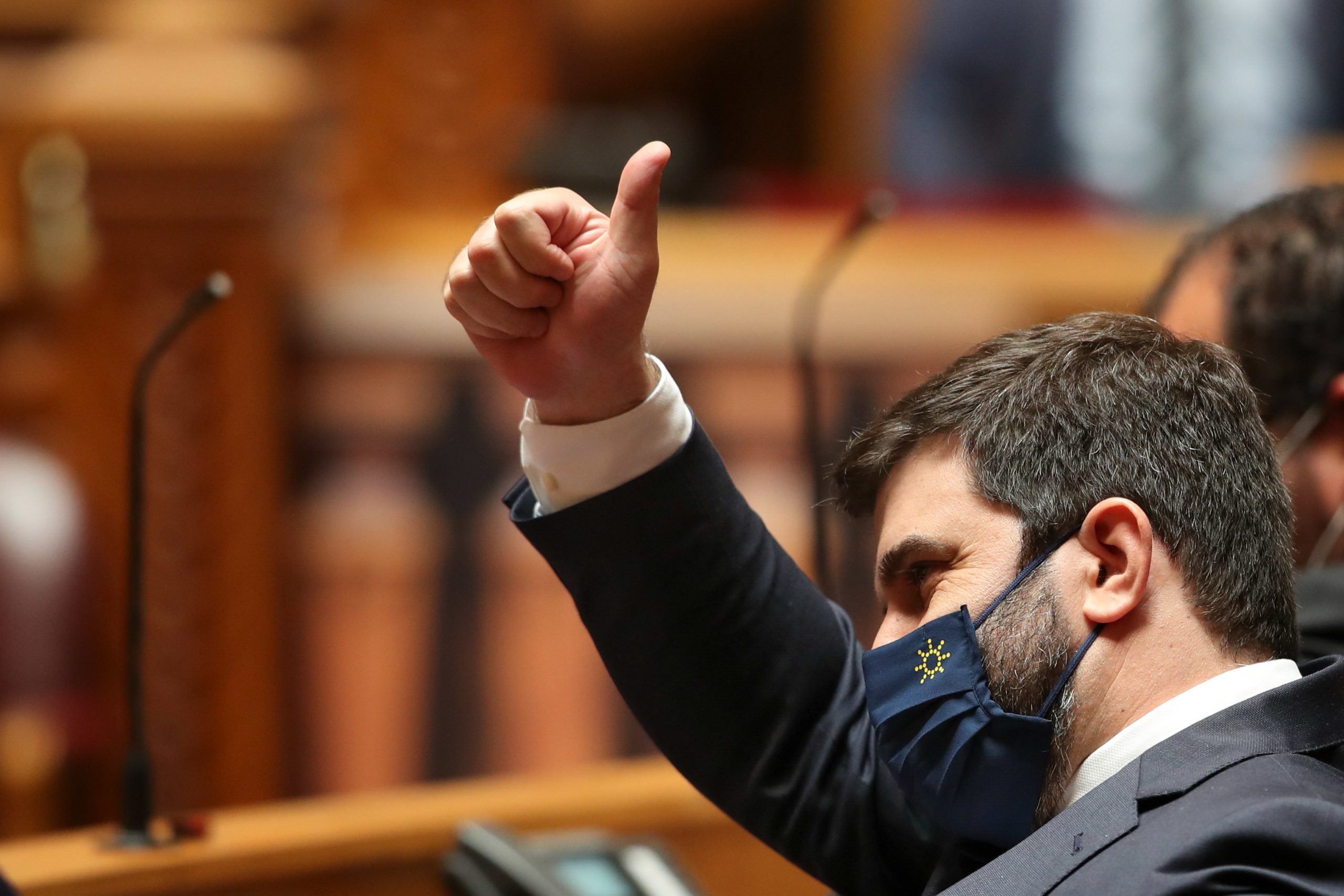 Covid-19: Partidos criticam falta de detalhes do plano de recuperação de aprendizagens