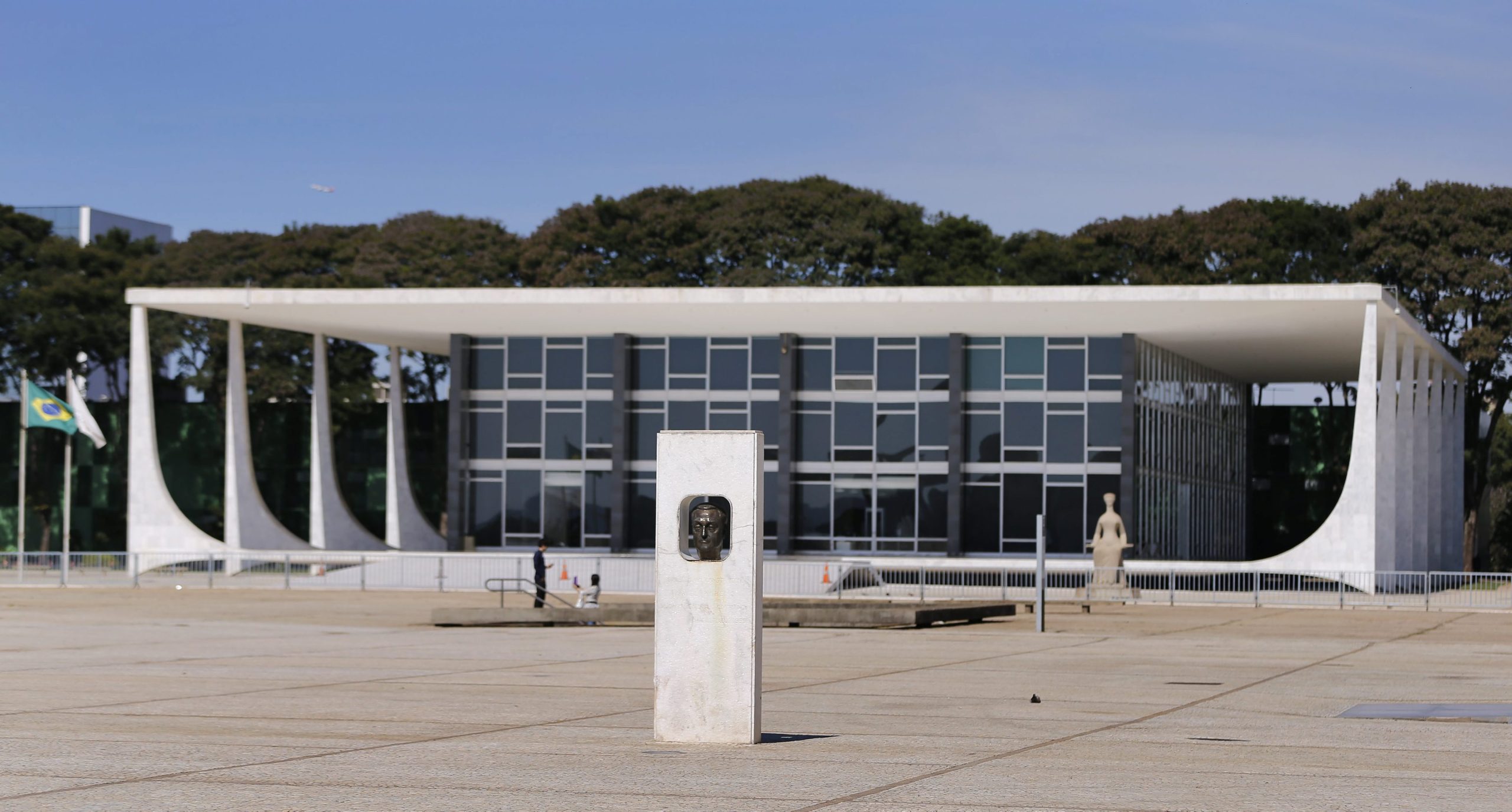 Ministro do Trabalho brasileiro afastado do cargo no âmbito de investigações de fraude
