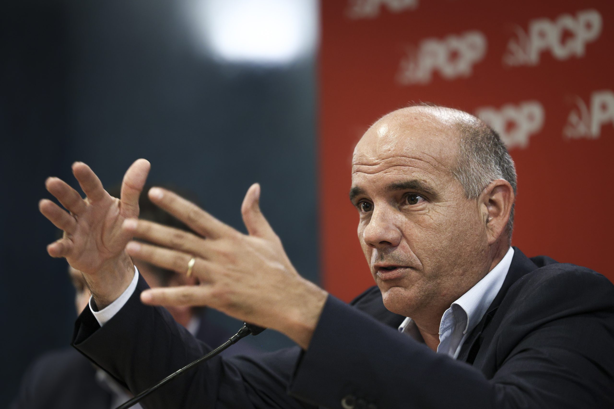 PCP acusa Governo de “querer escancarar” porta “aberta pelo PS” de degradação do SNS