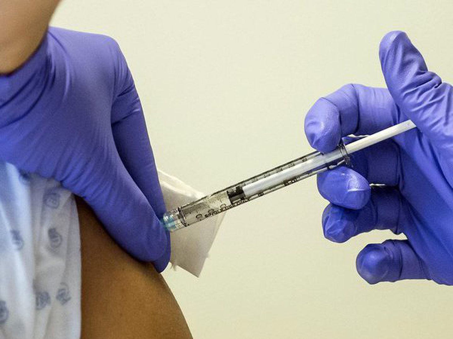 Quebra na vacinação durante pandemia deve-se sobretudo a adultos e adolescentes
