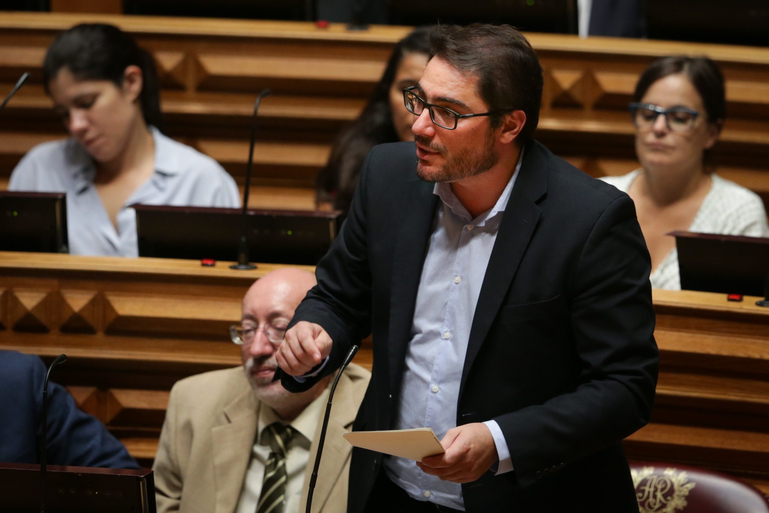PCP avança para apreciação parlamentar da descentralização de PS/PSD
