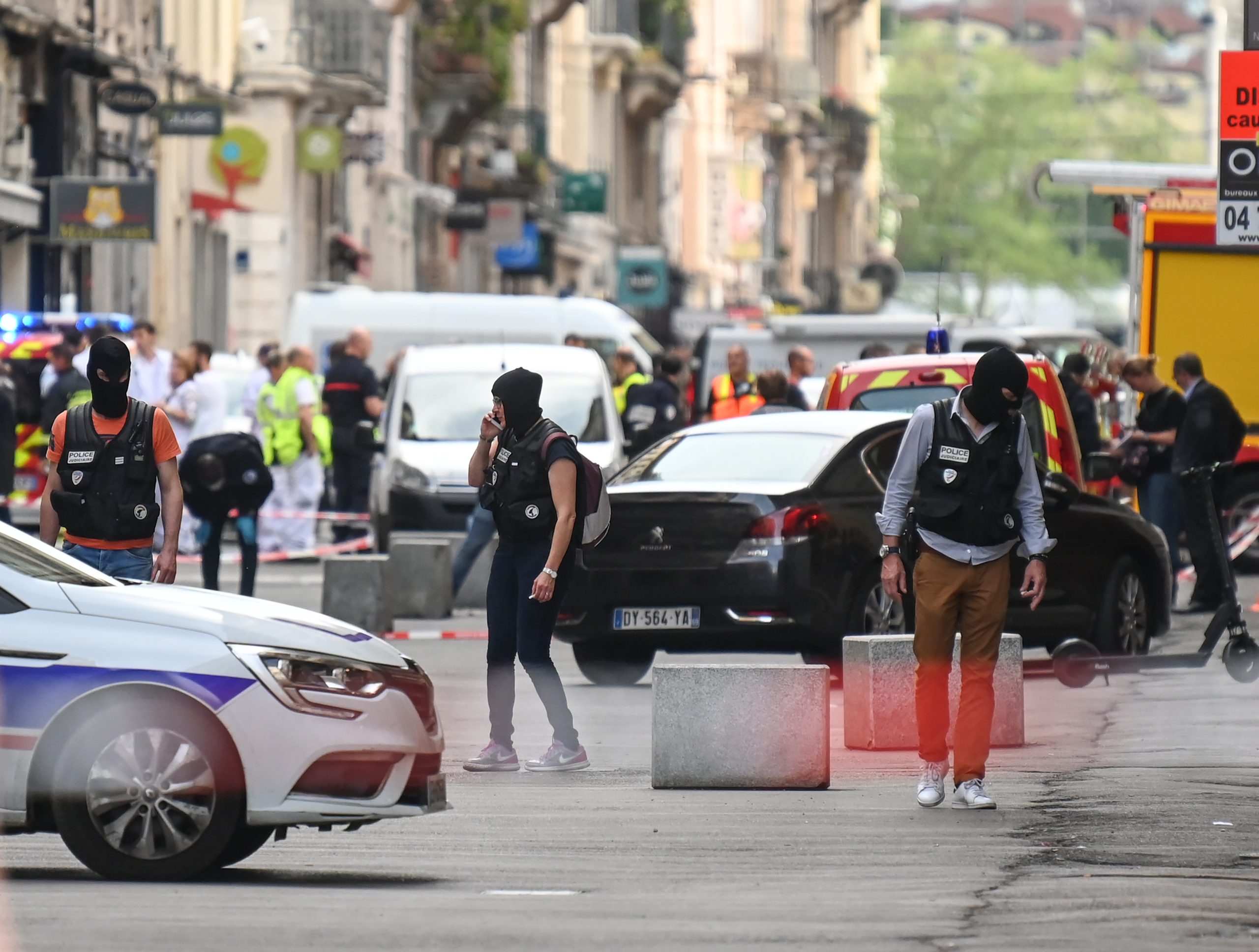 Principal suspeito de ataque em Lyon admite ter feito a bomba