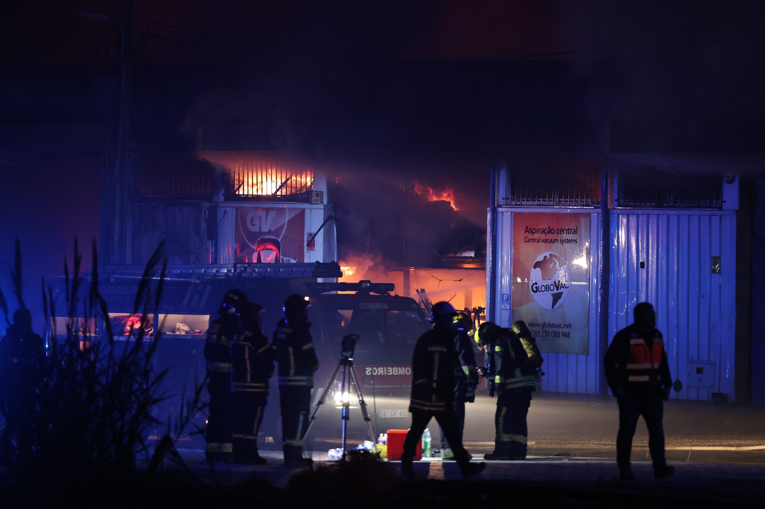 Incêndio em empresa de Coimbra já está dominado